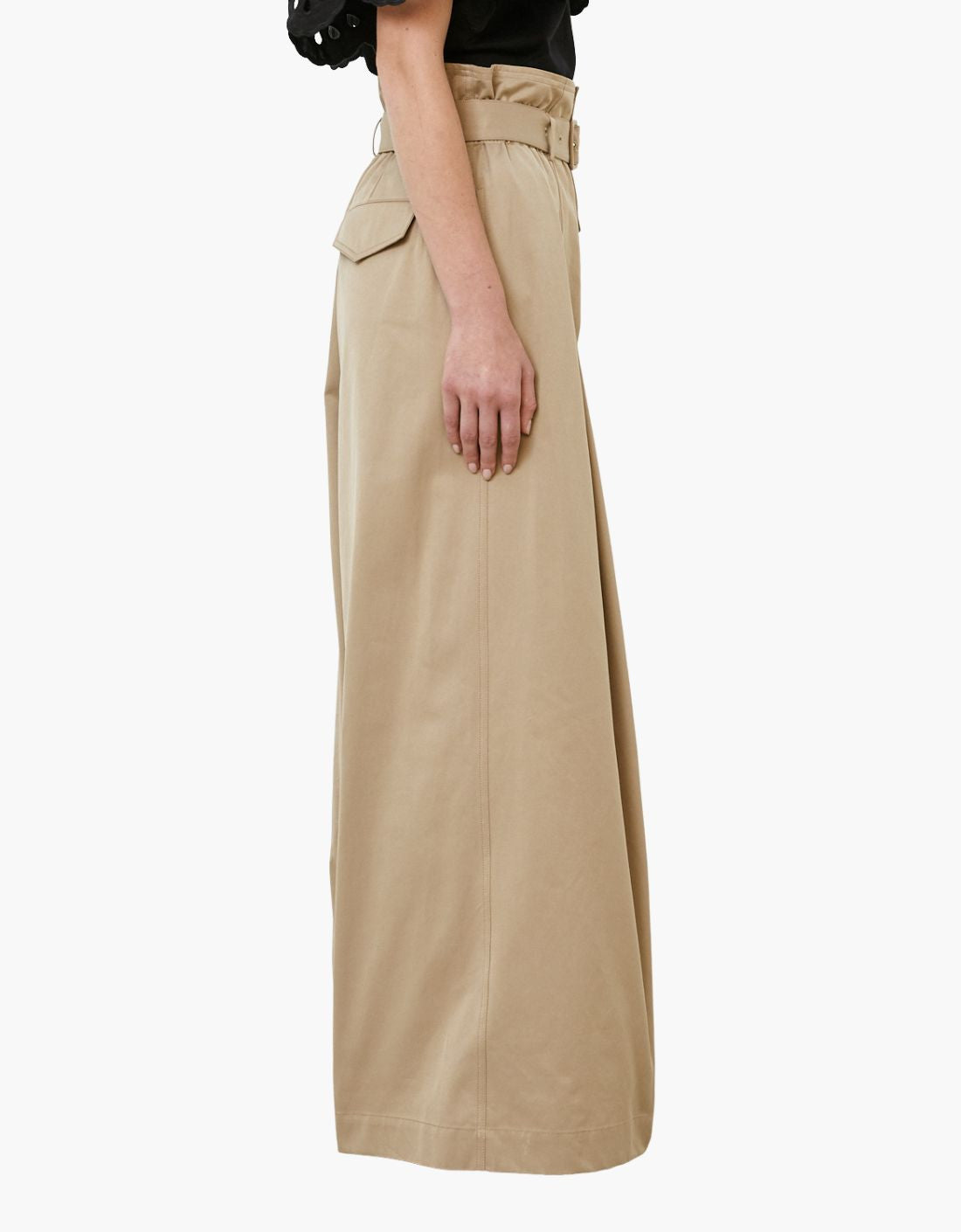 Pantalon con cinturón