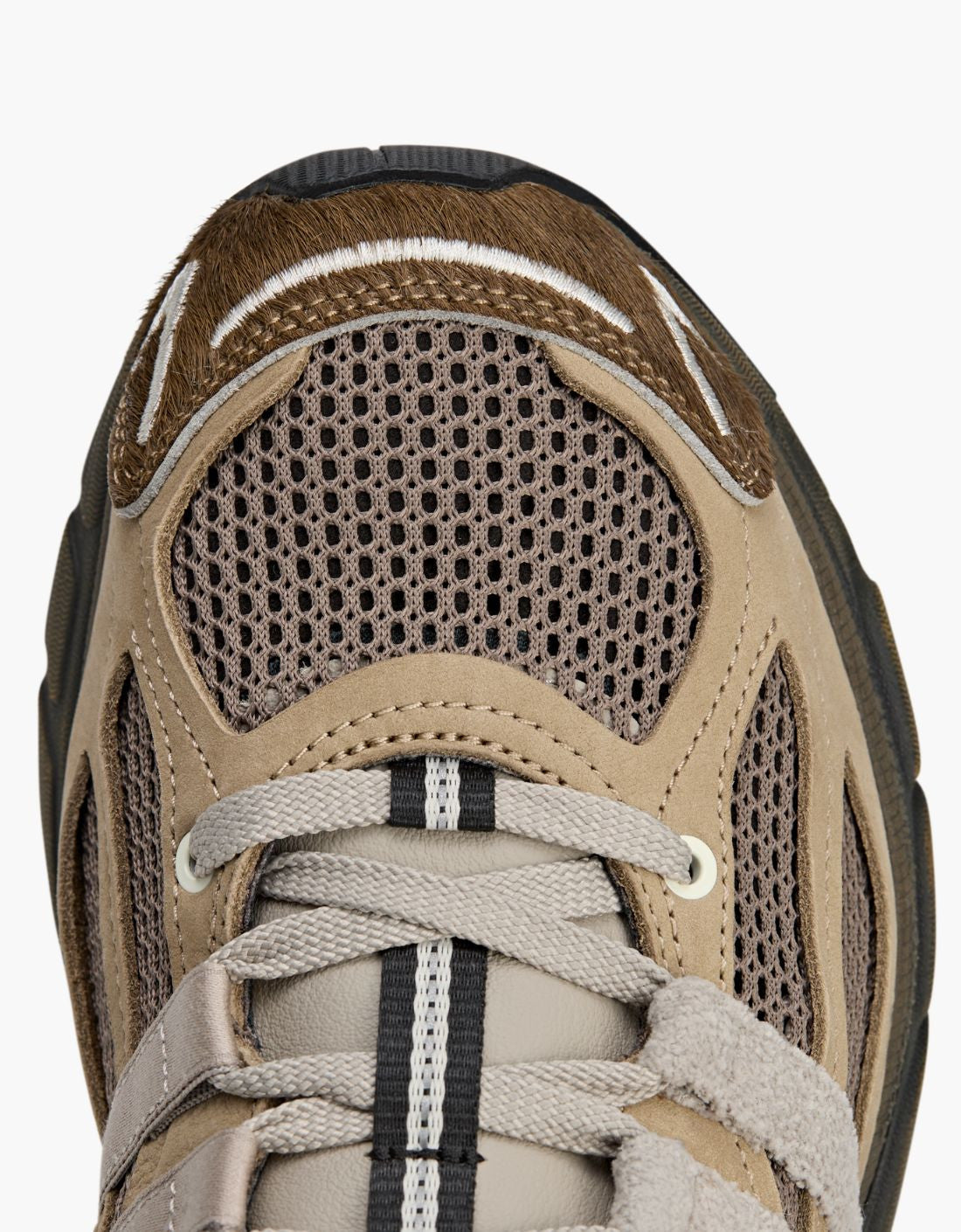 Zapatilla "Adistar Cushion" - ADIDAS X SFTM // MARRÓN