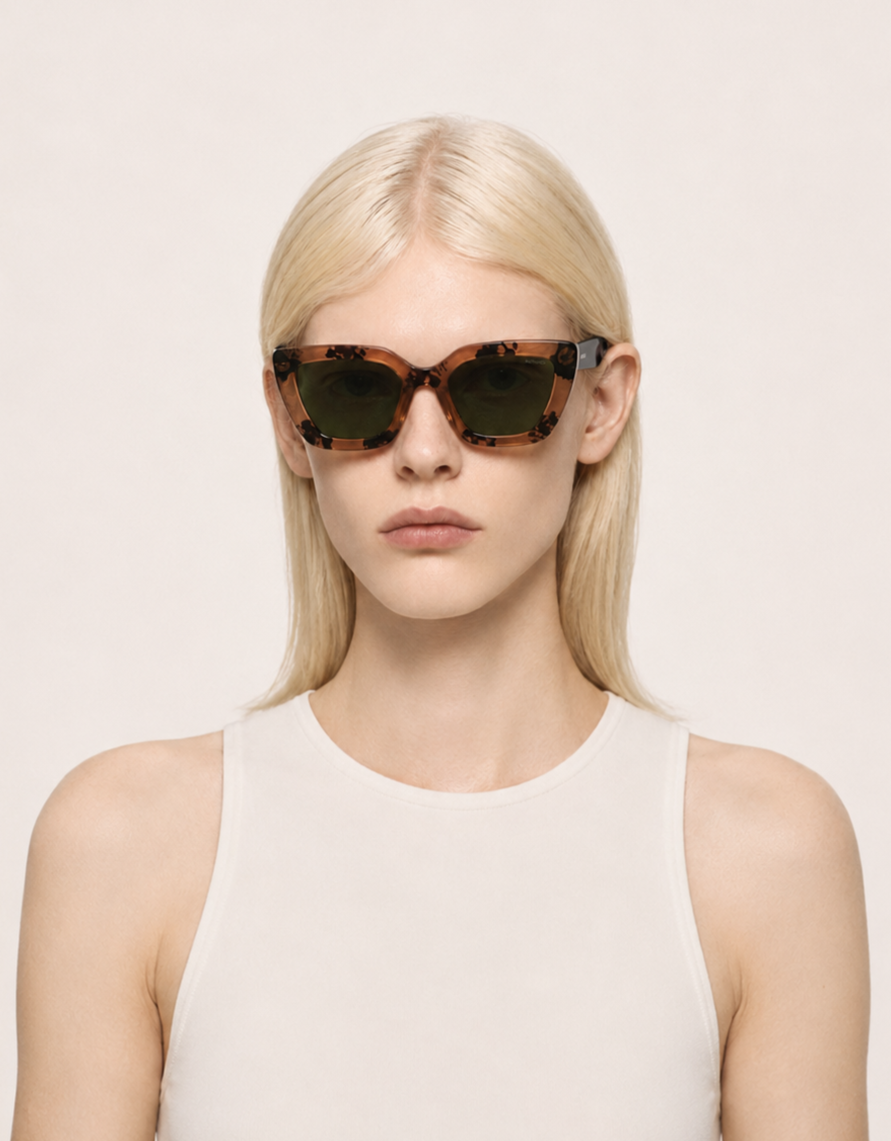 "Avery Carbon" glasses