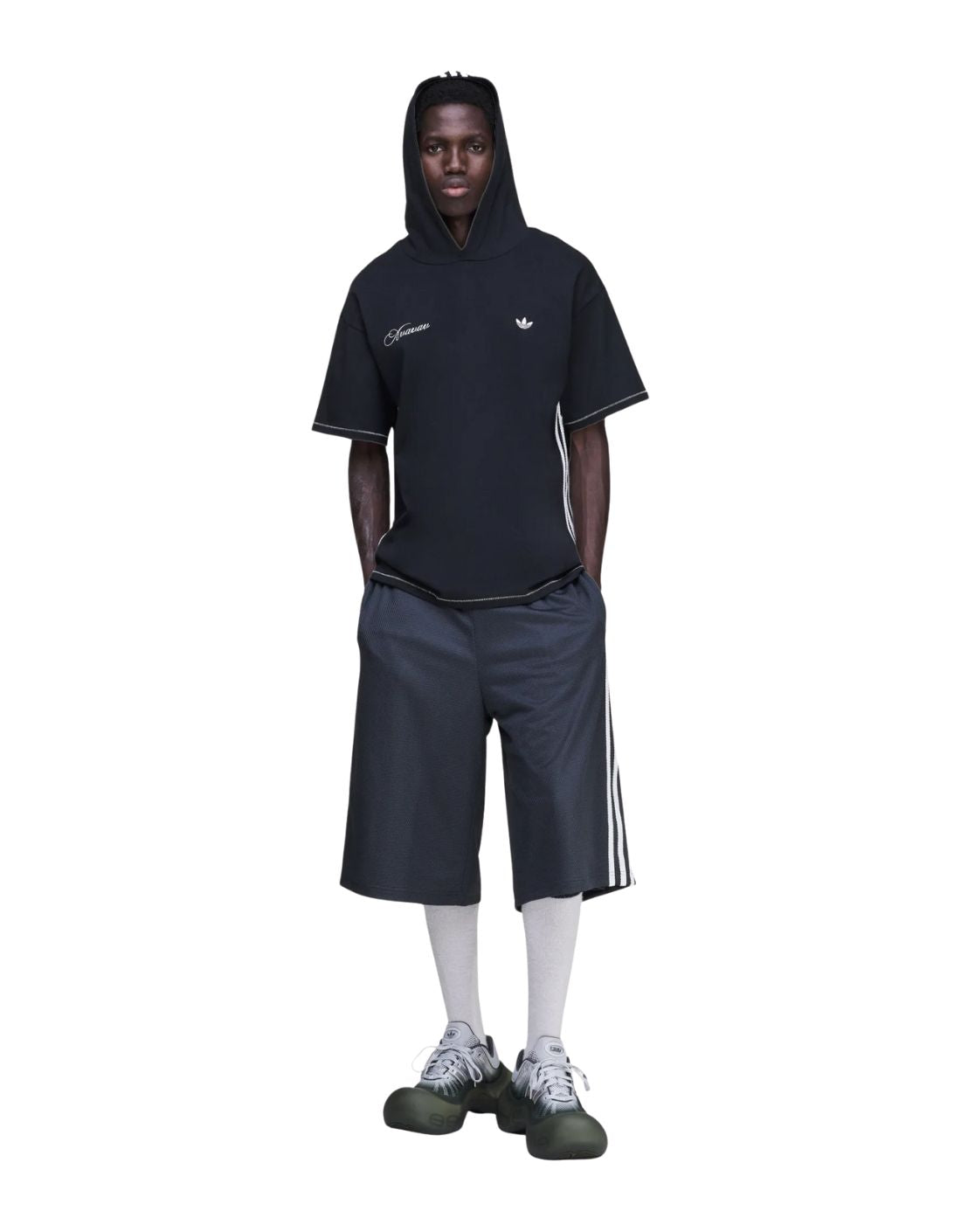 Camiseta con gorro "Hooded tee" AVAVAV x ADIDAS