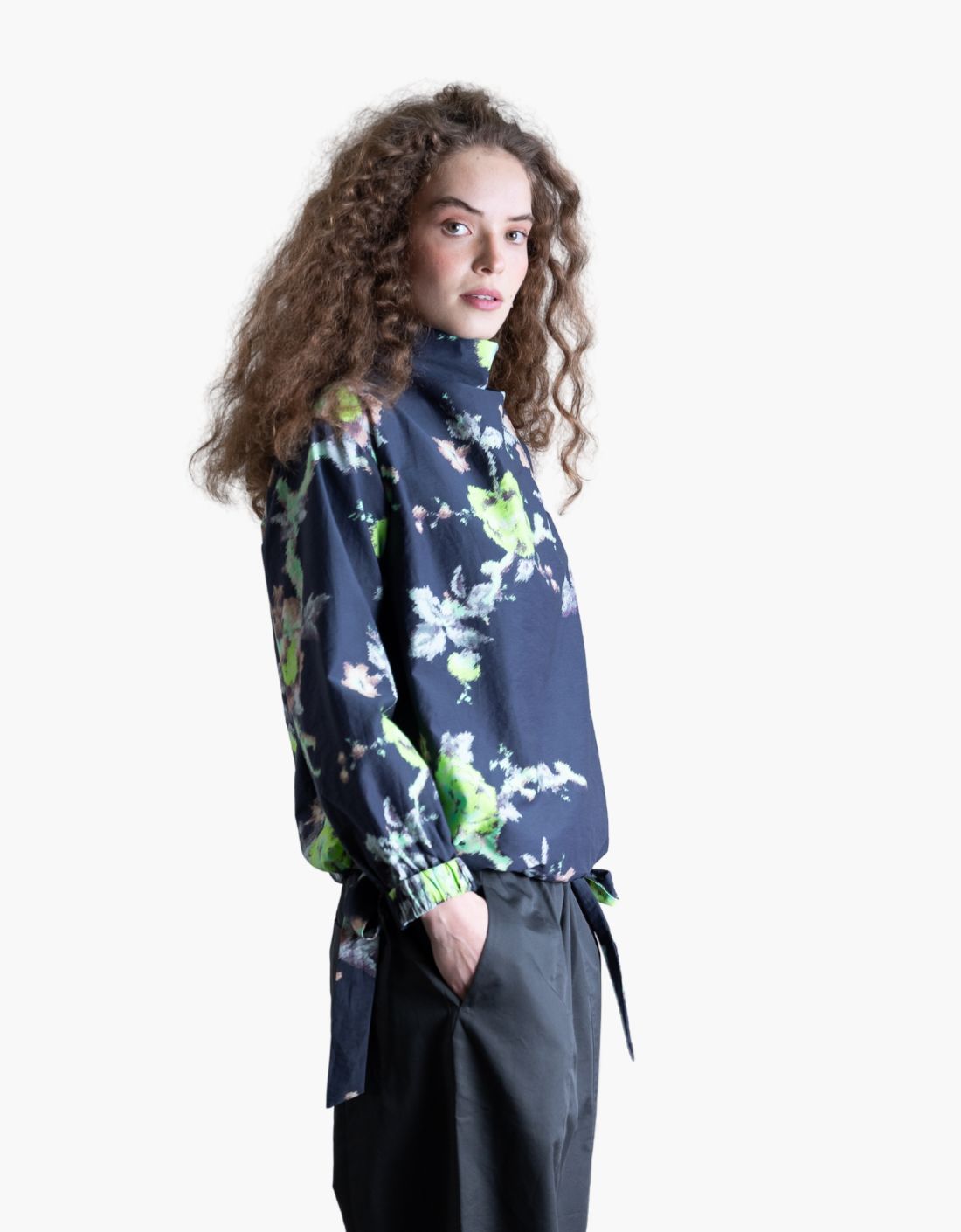 Blusa cuello alto "Indian Flower"