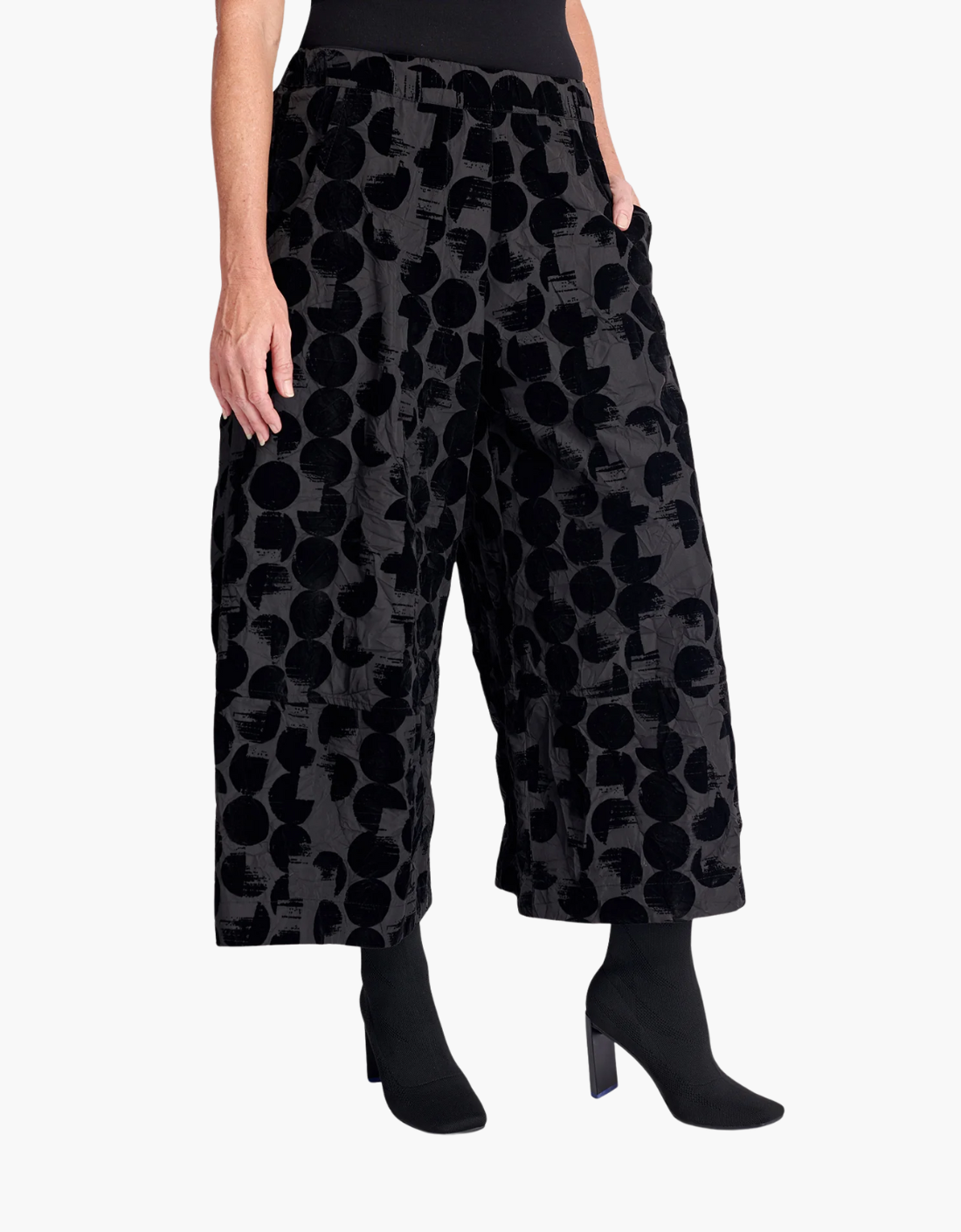 Pantalón ancho cropped en tafetán arrugado "Crescent"