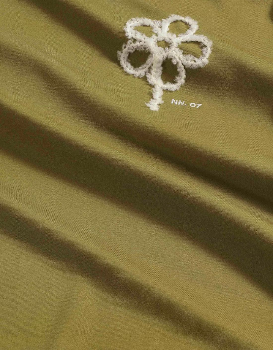 Camiseta con flor "Pedro"