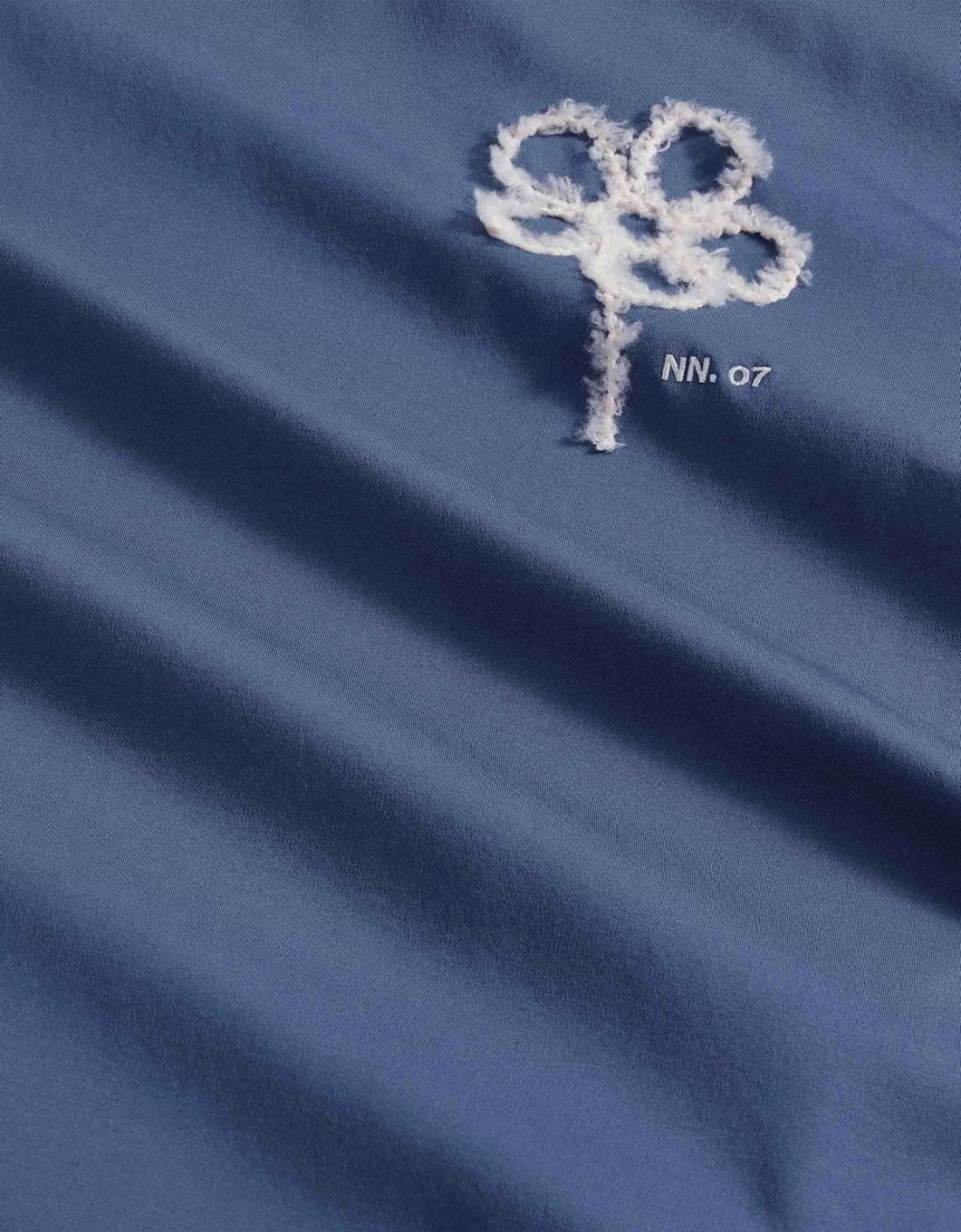 Camiseta con flor "Pedro"