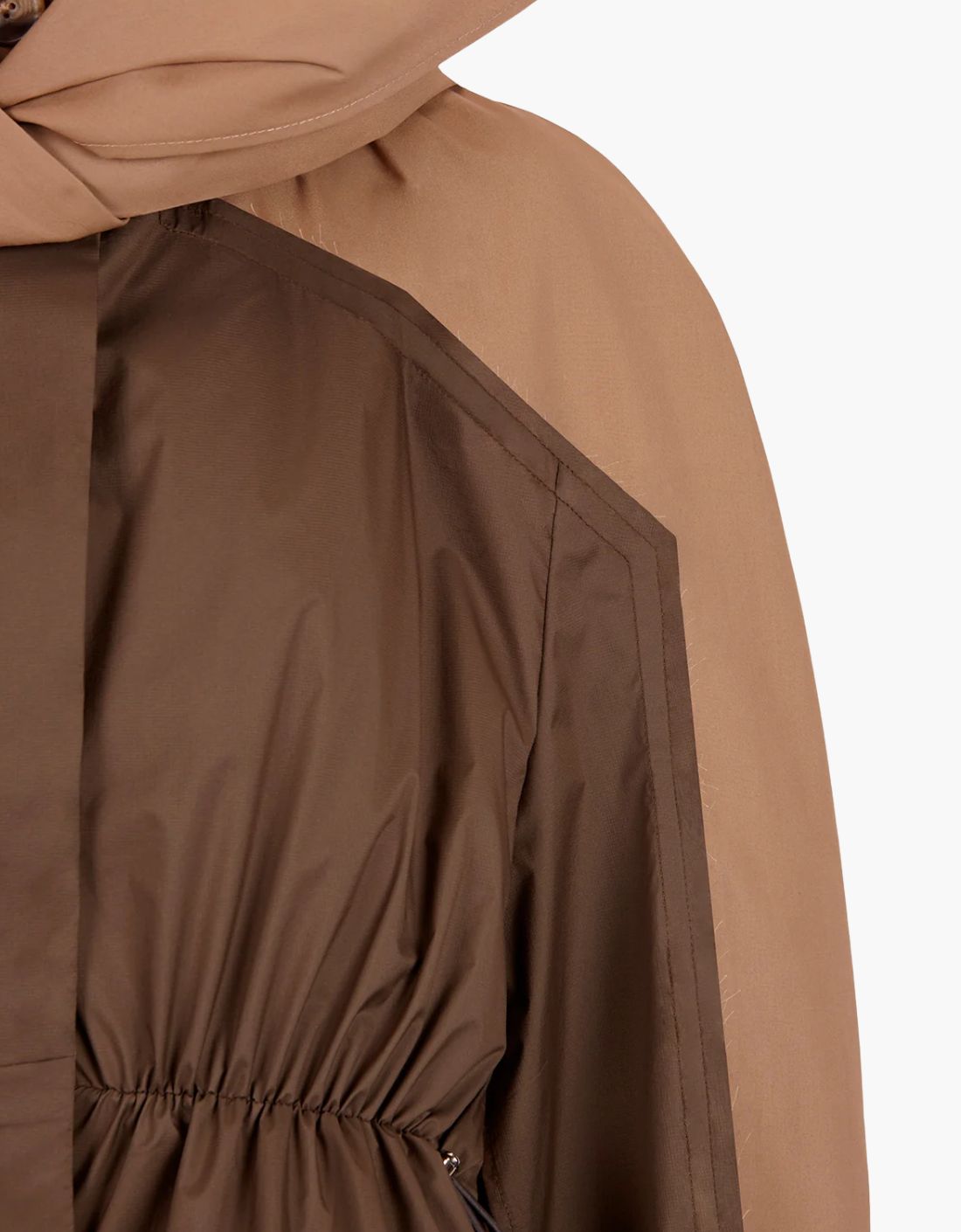 Chaqueta trench con capucha