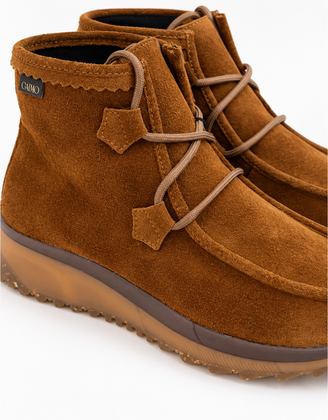 Botín wallabee serraje "Marcel" Date - detalle de serraje y cordones