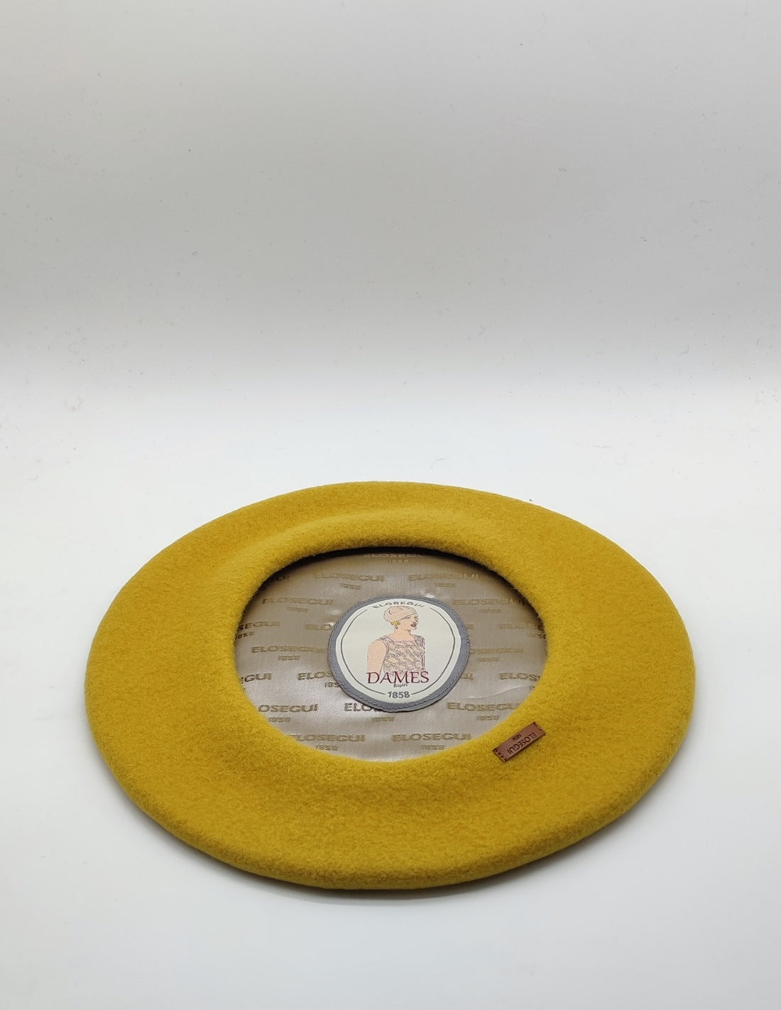 Boina para dama ELOSEGUI de lana en color gris con diseño clásico y elegante, ideal para el invierno.