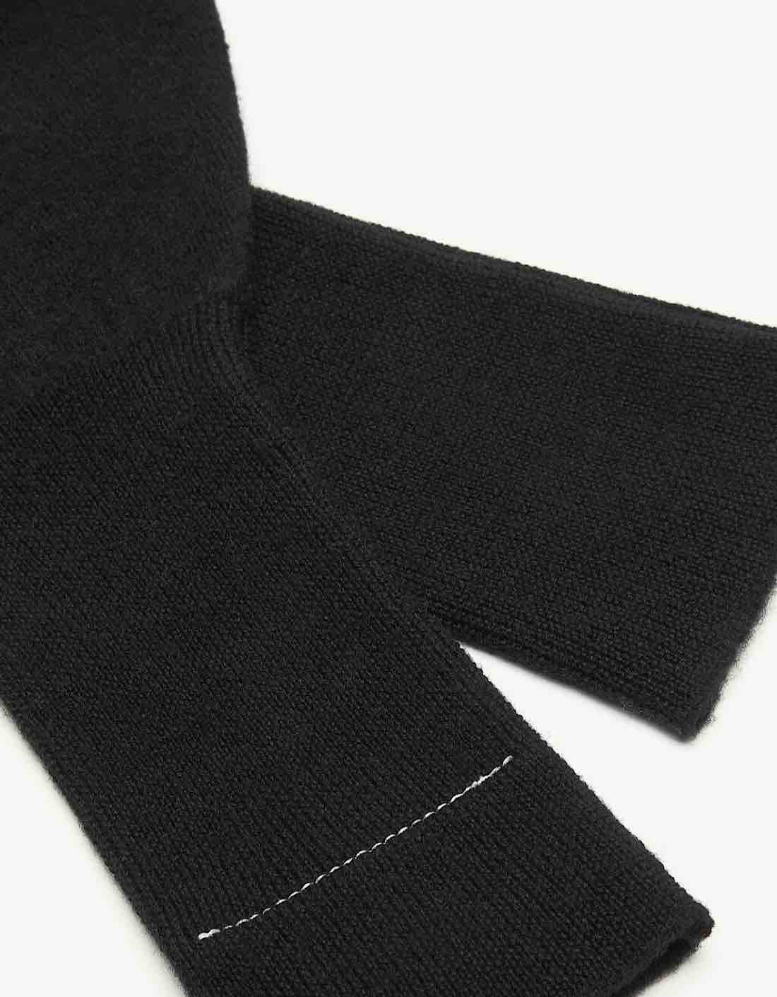 Black wool gloves MM6
