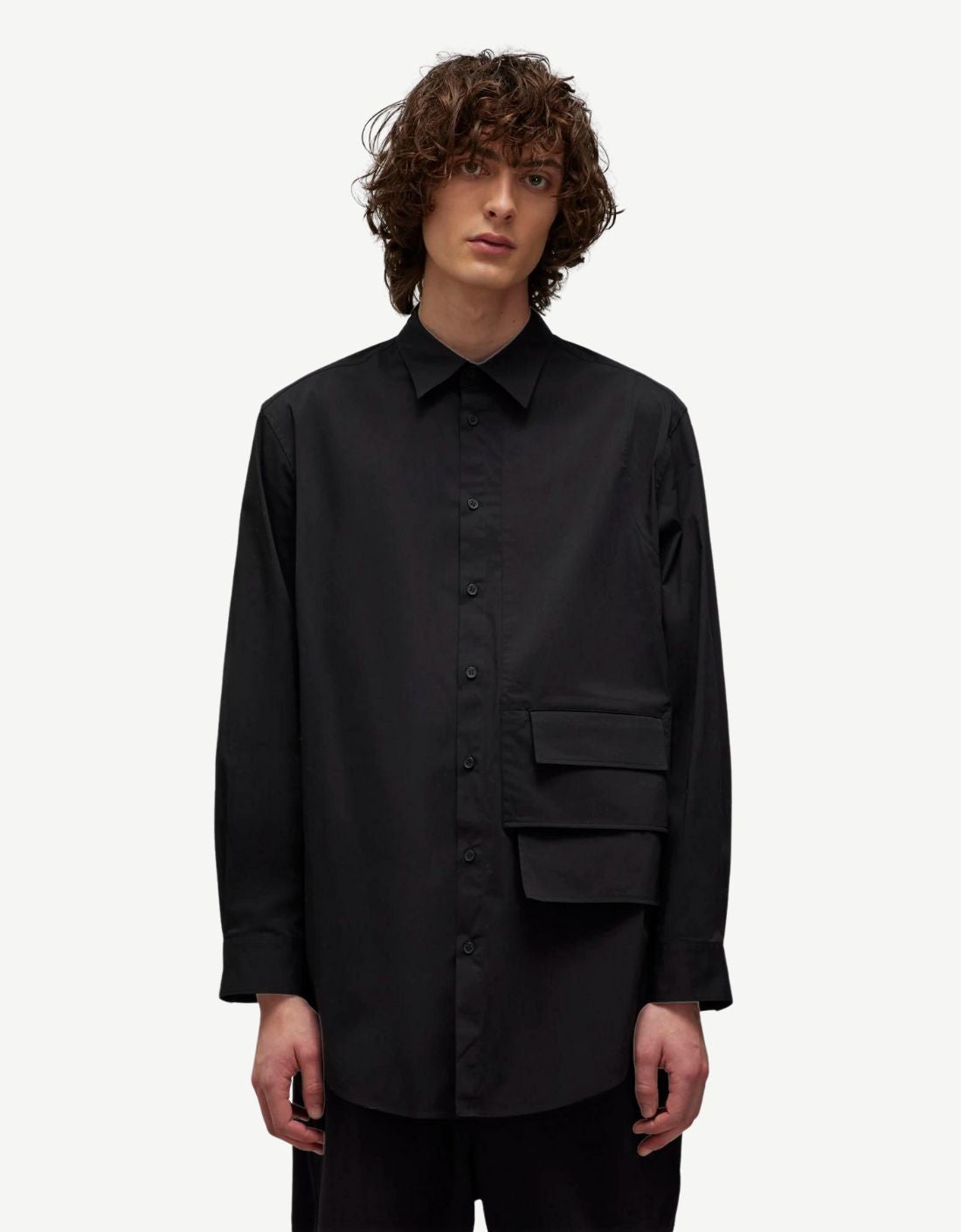 Chemise noire à poches