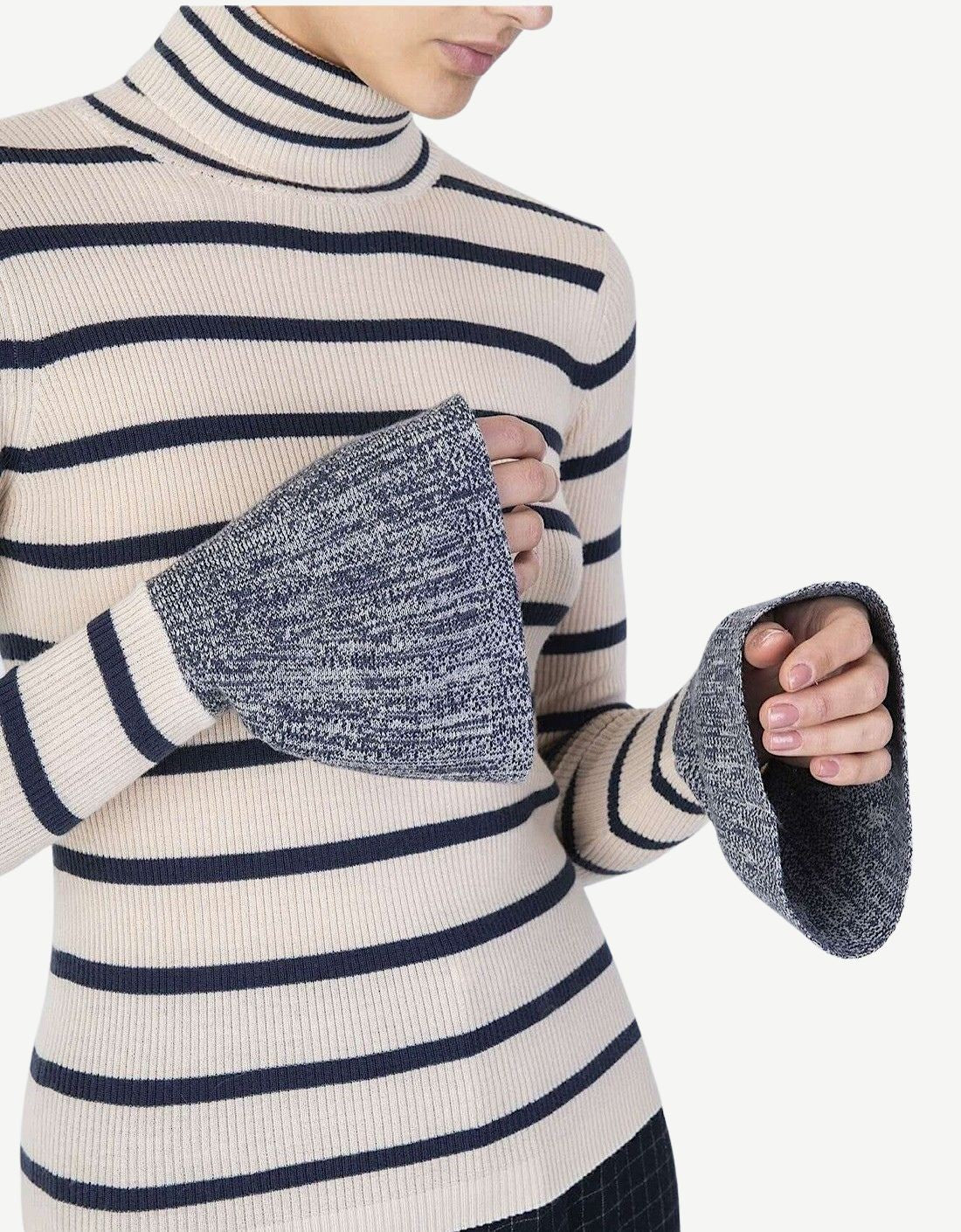 Top lana con manga campana