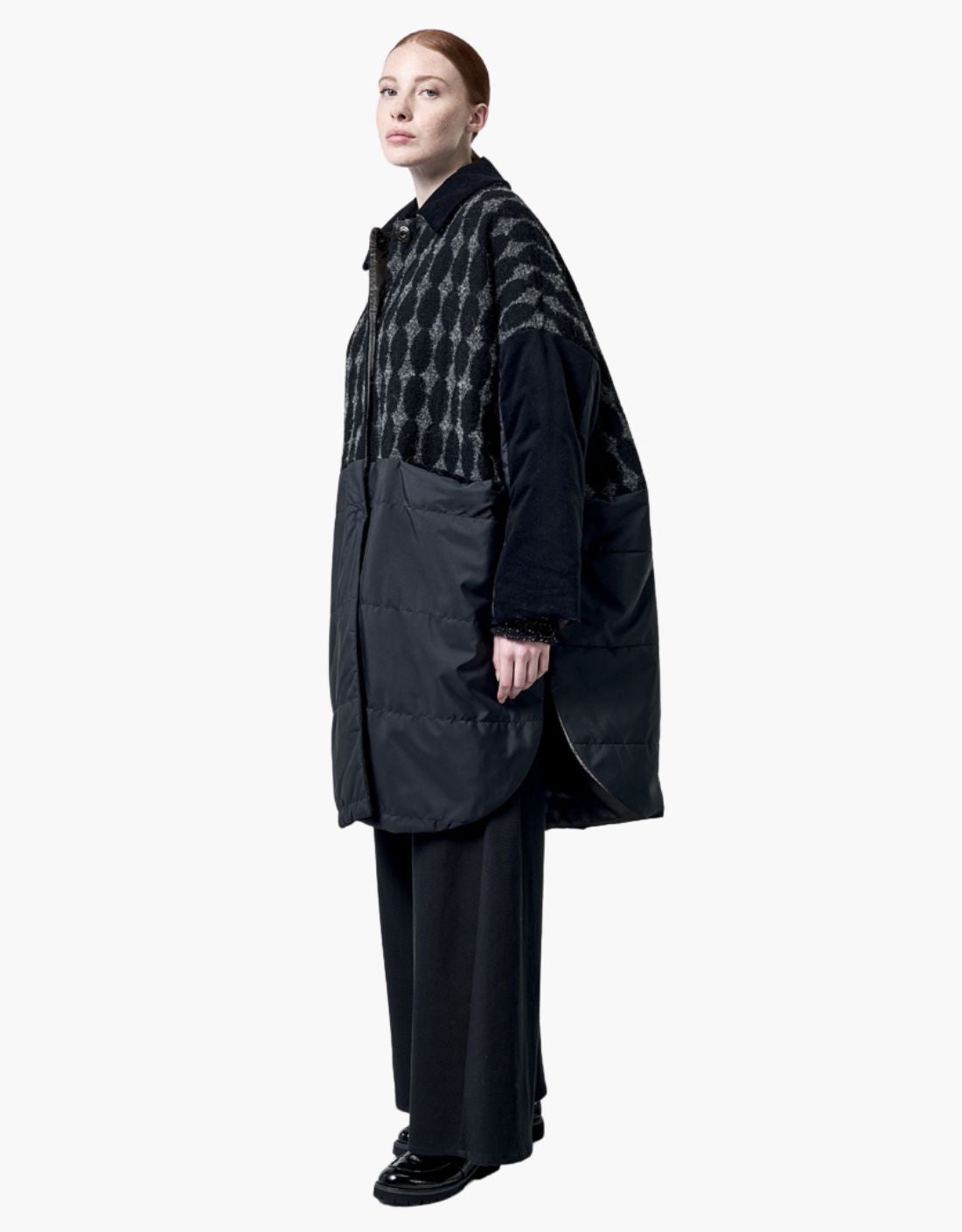 Abrigo "Pebble" mezcla texturas