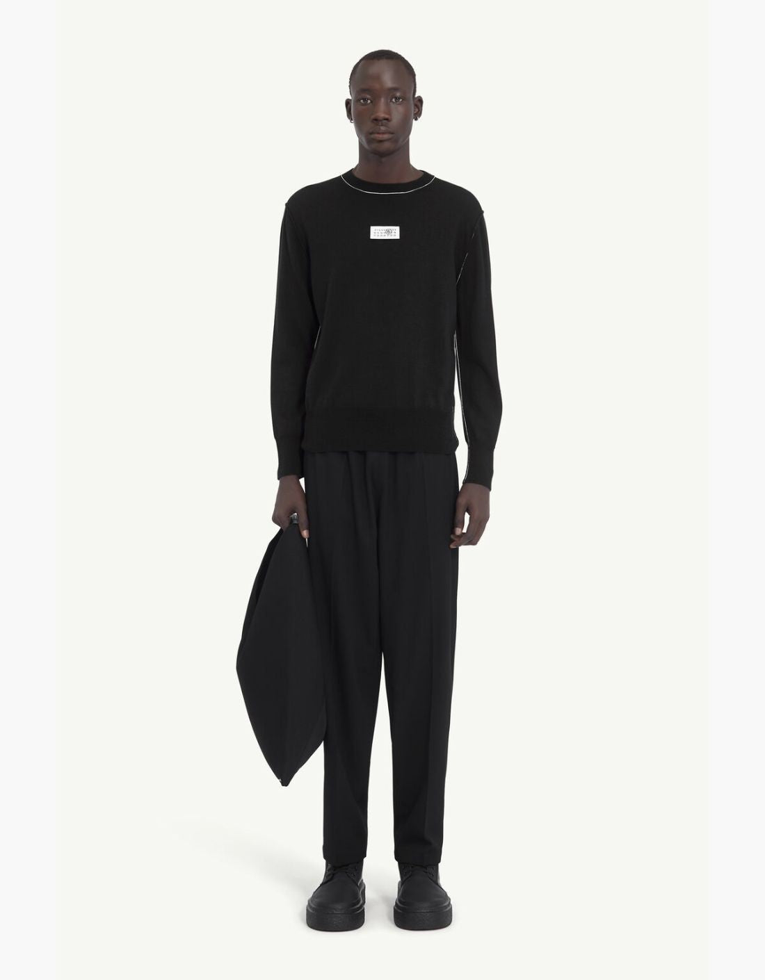 Jersey blanco Pespunte MM6 Margiela de la marca Branded, tejido de alta calidad con detalles de pespunte visible.