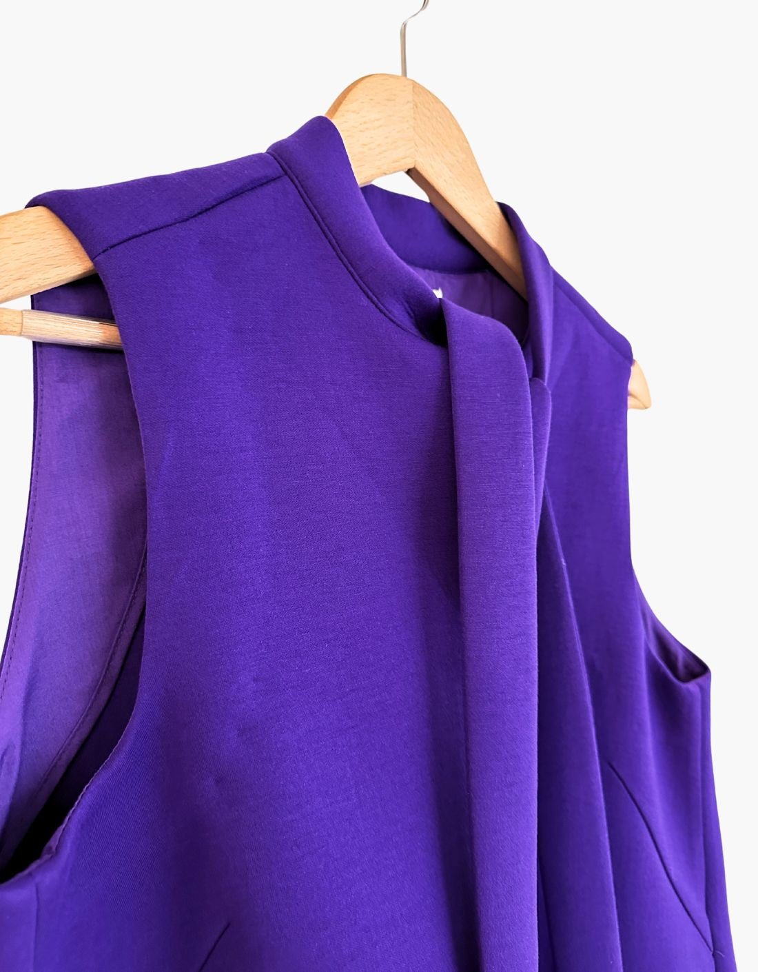 Robe violette à nœud