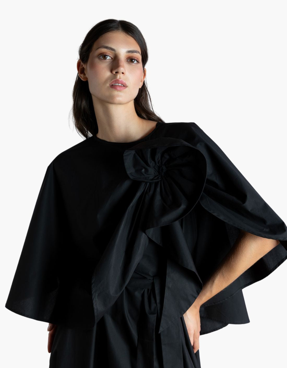 Vestido con Capa "Seraphina"