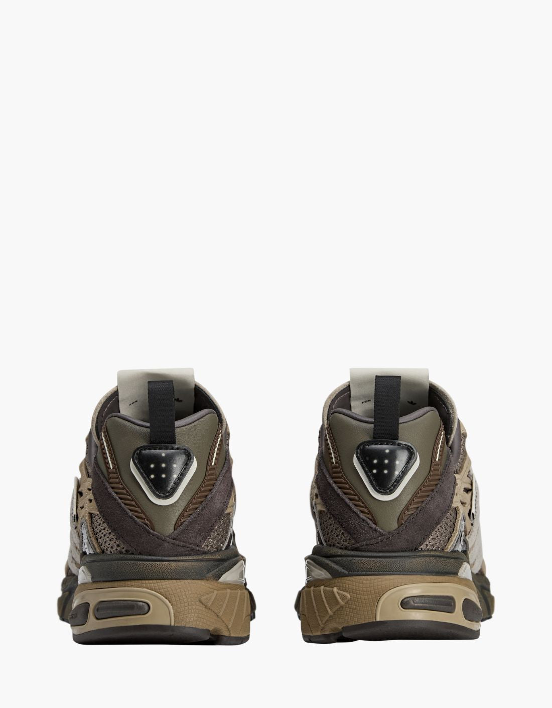 Zapatilla "Adistar Cushion" - ADIDAS X SFTM // MARRÓN