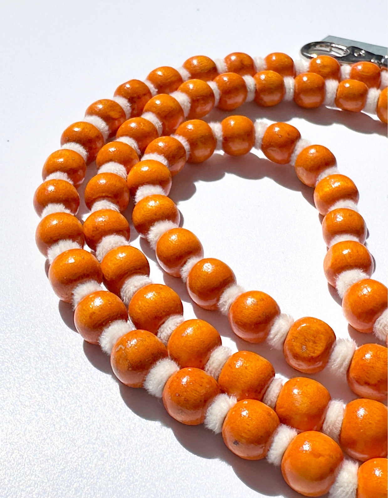 Lanière pour smartphone « Charito » à perles - 125 cm