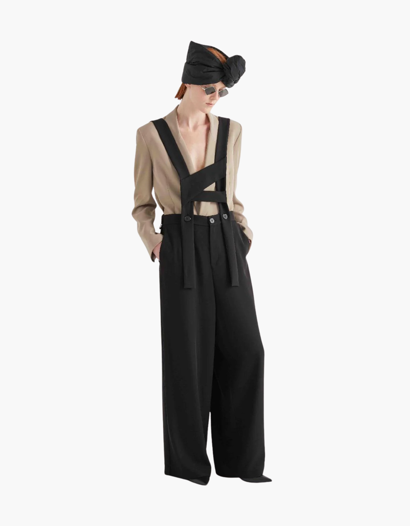 Mono con pantalones anchos