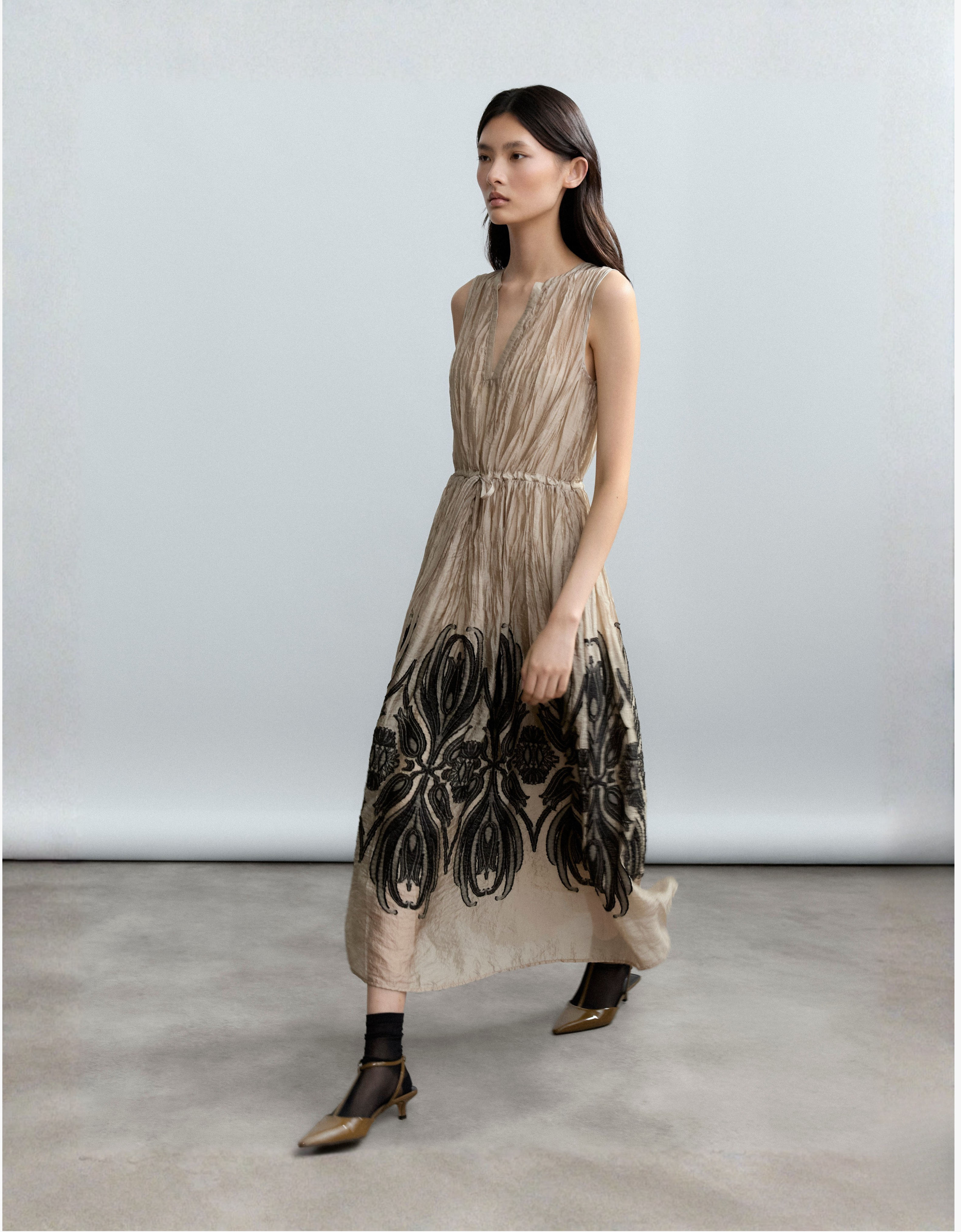 Vestido bordado inferior "Crinkle"