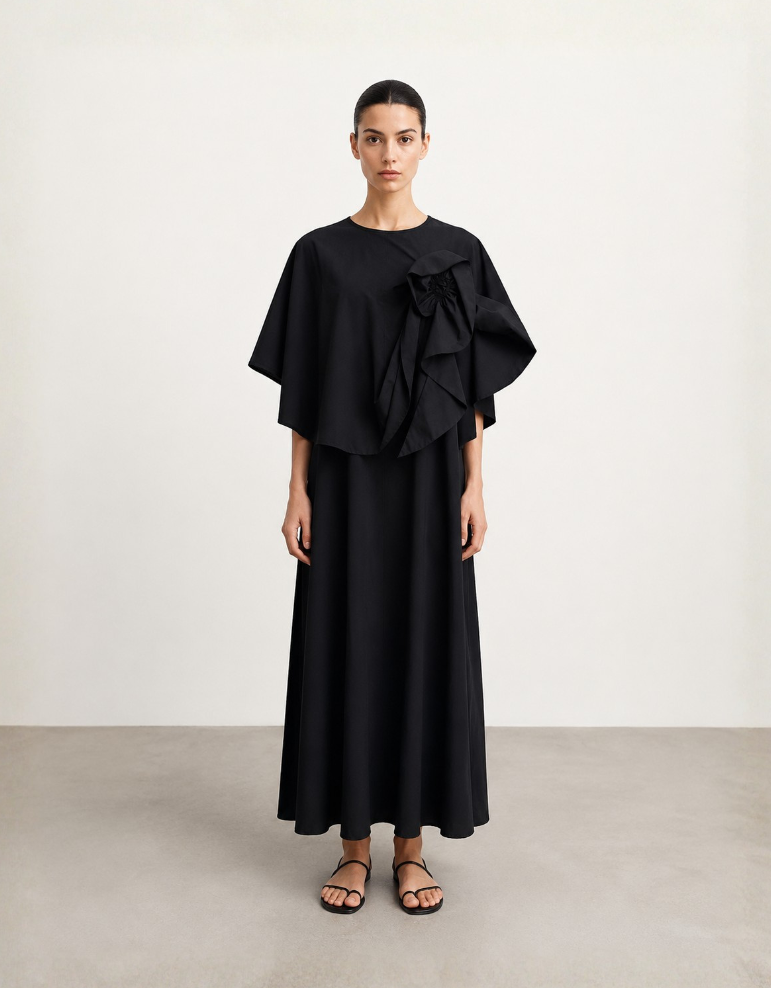 Vestido con capa "Seraphina"