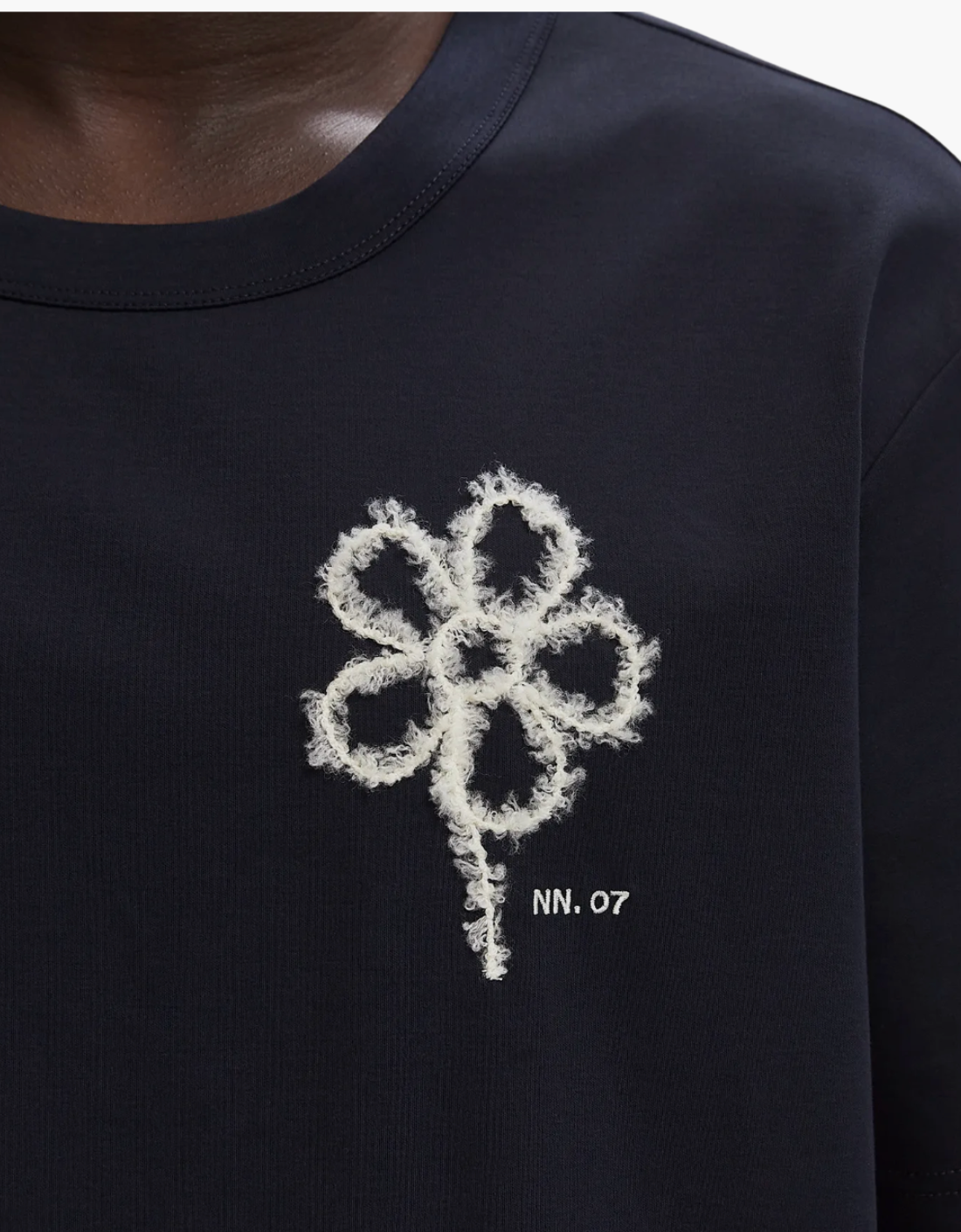 Camiseta con flor "Pedro"