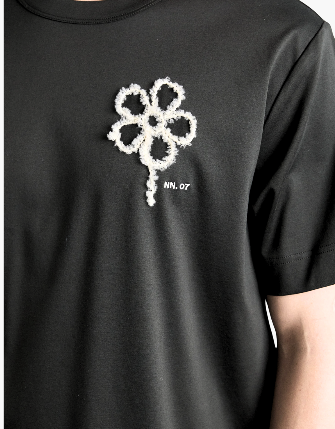 Camiseta con flor "Pedro"