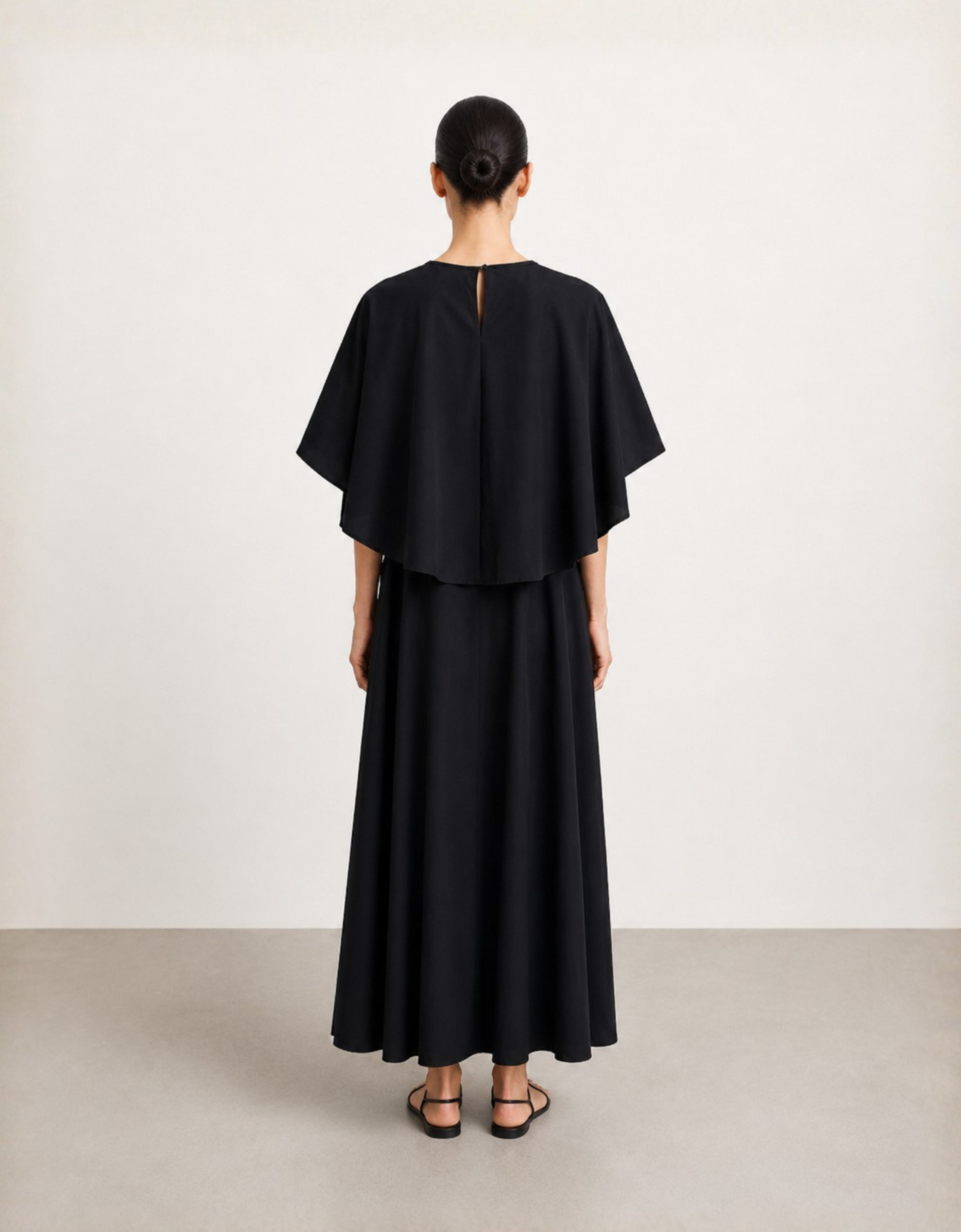 Vestido con capa "Seraphina"