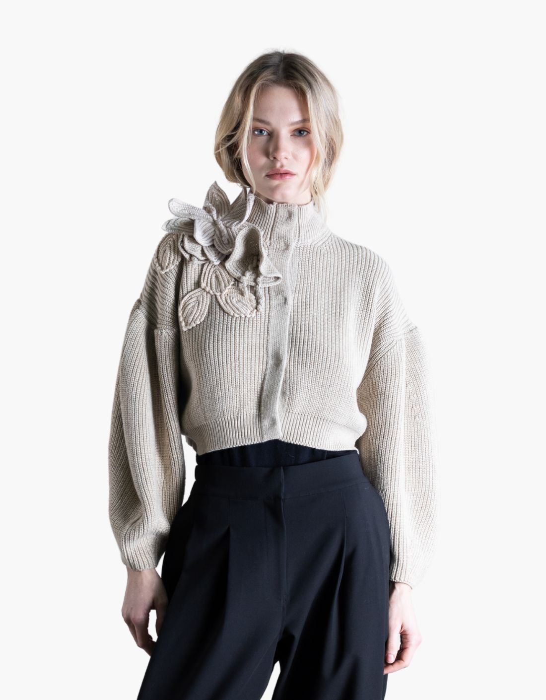 Cardigan corto botones flor con lana