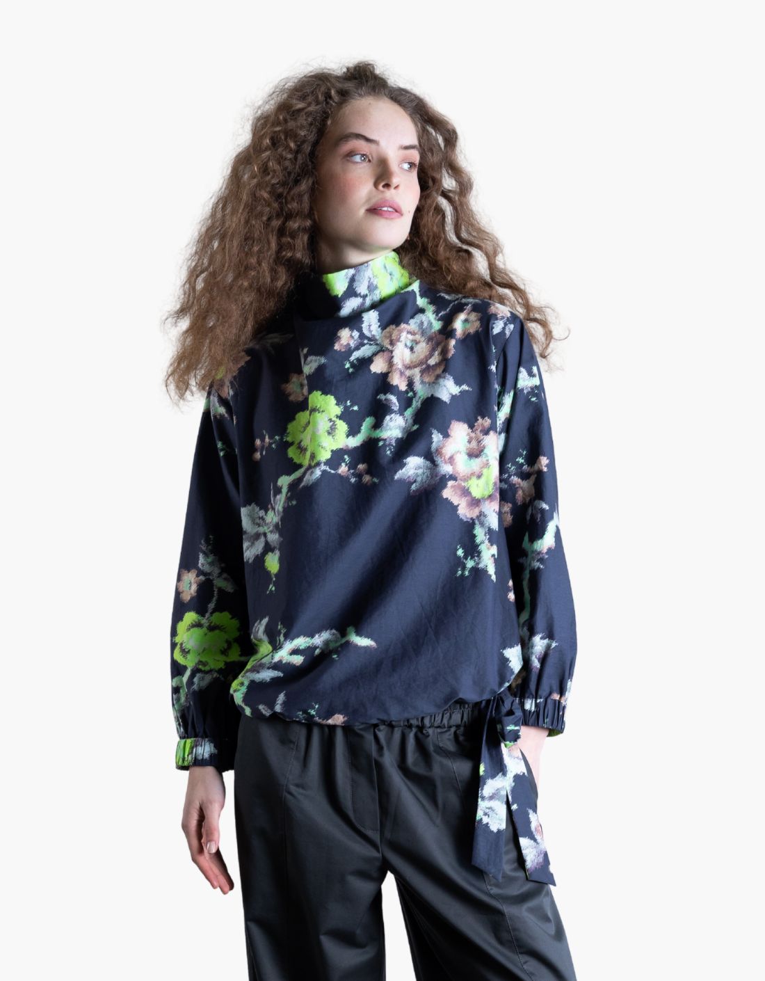 Blusa cuello alto "Indian Flower"