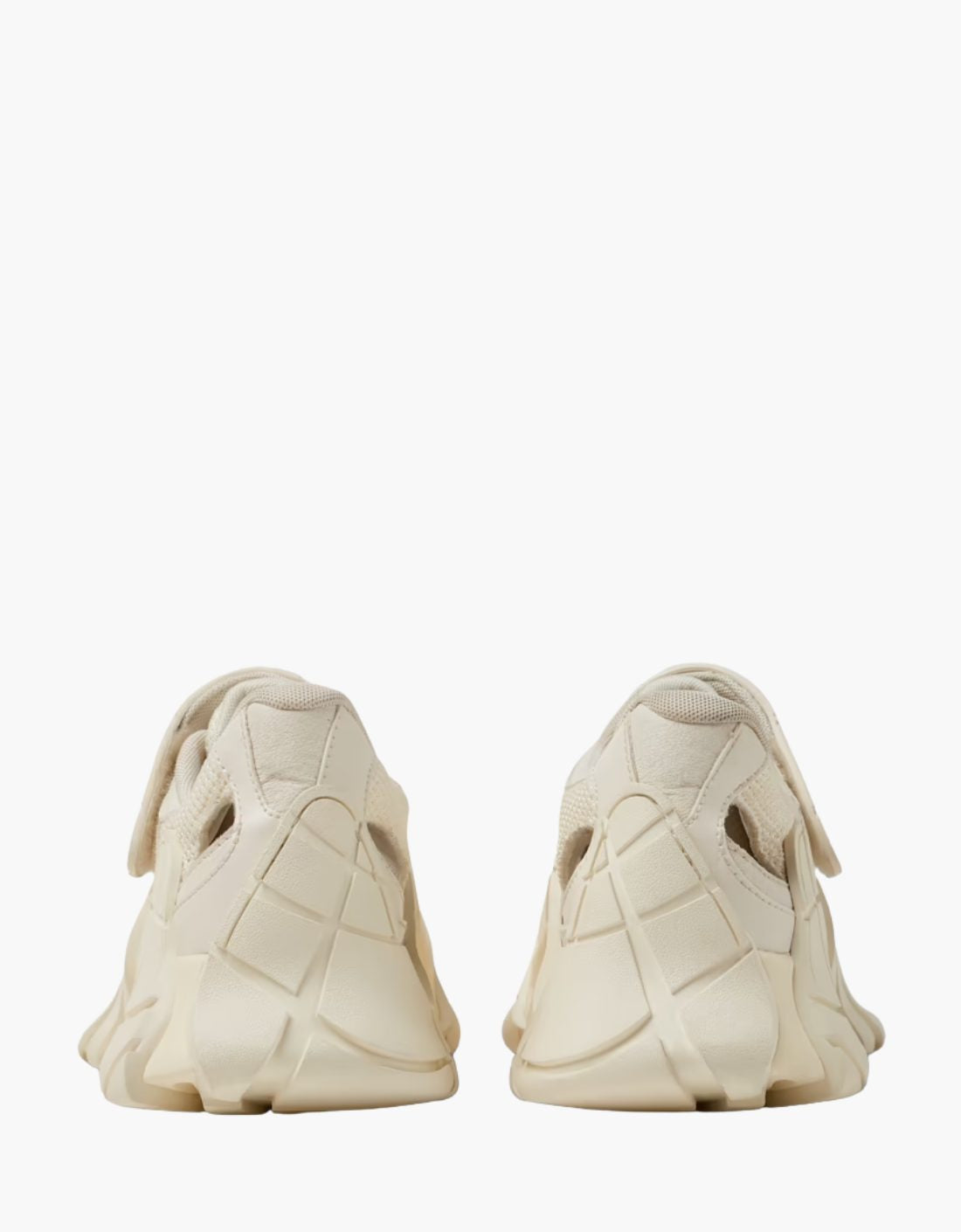 Zapatillas de tejido blancas semiabiertas "Tormenta" - Camper LAB