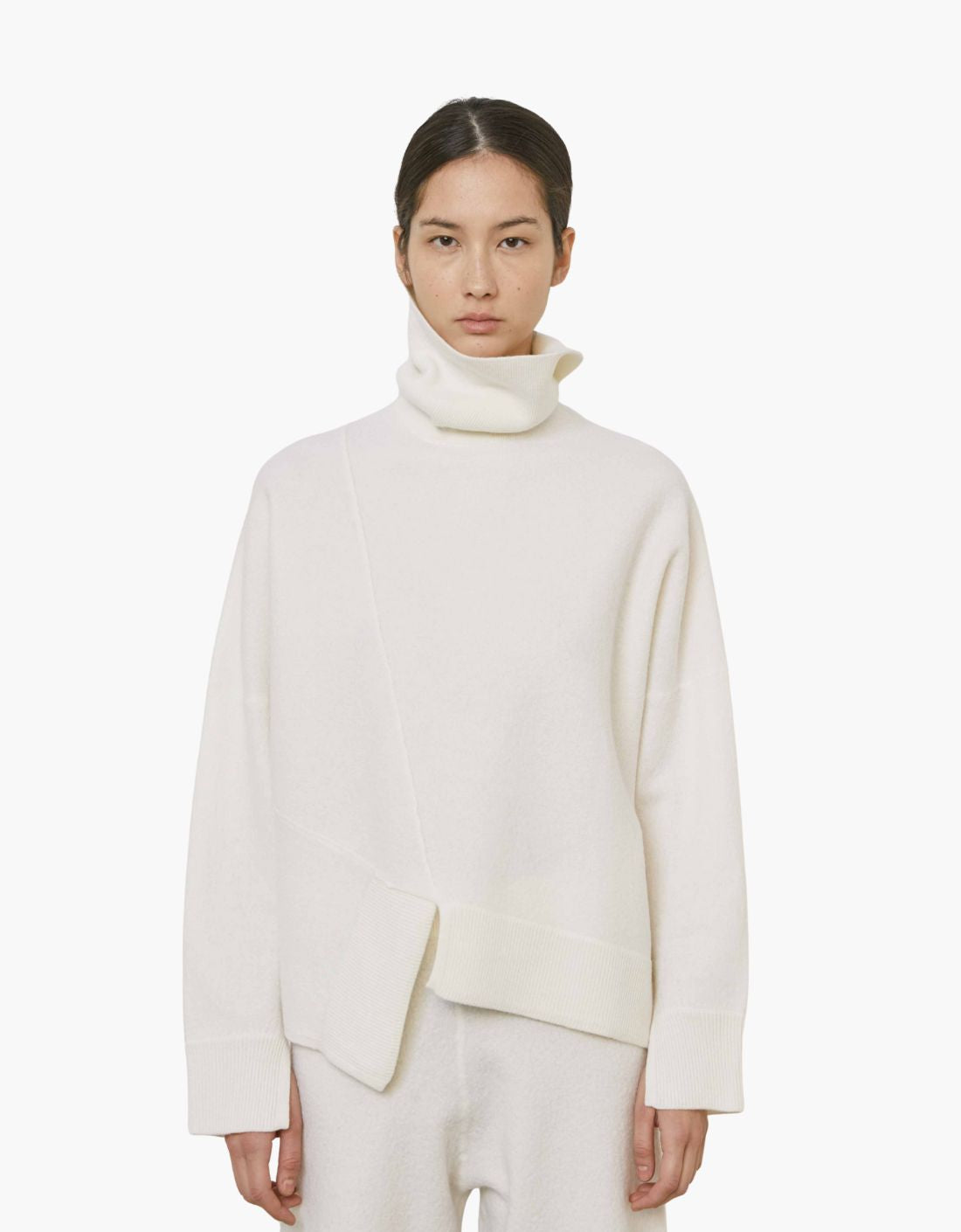 Jersey lana de cuello alto "Glicinia"