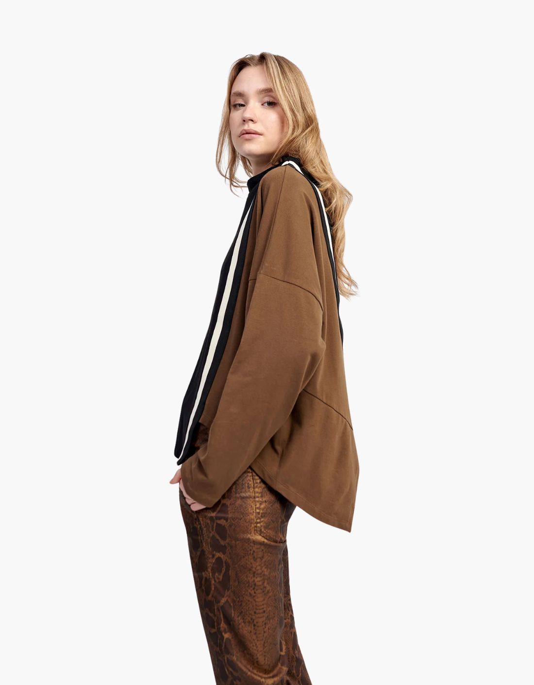 Camiseta en punto elástico "Urban Dynasty"