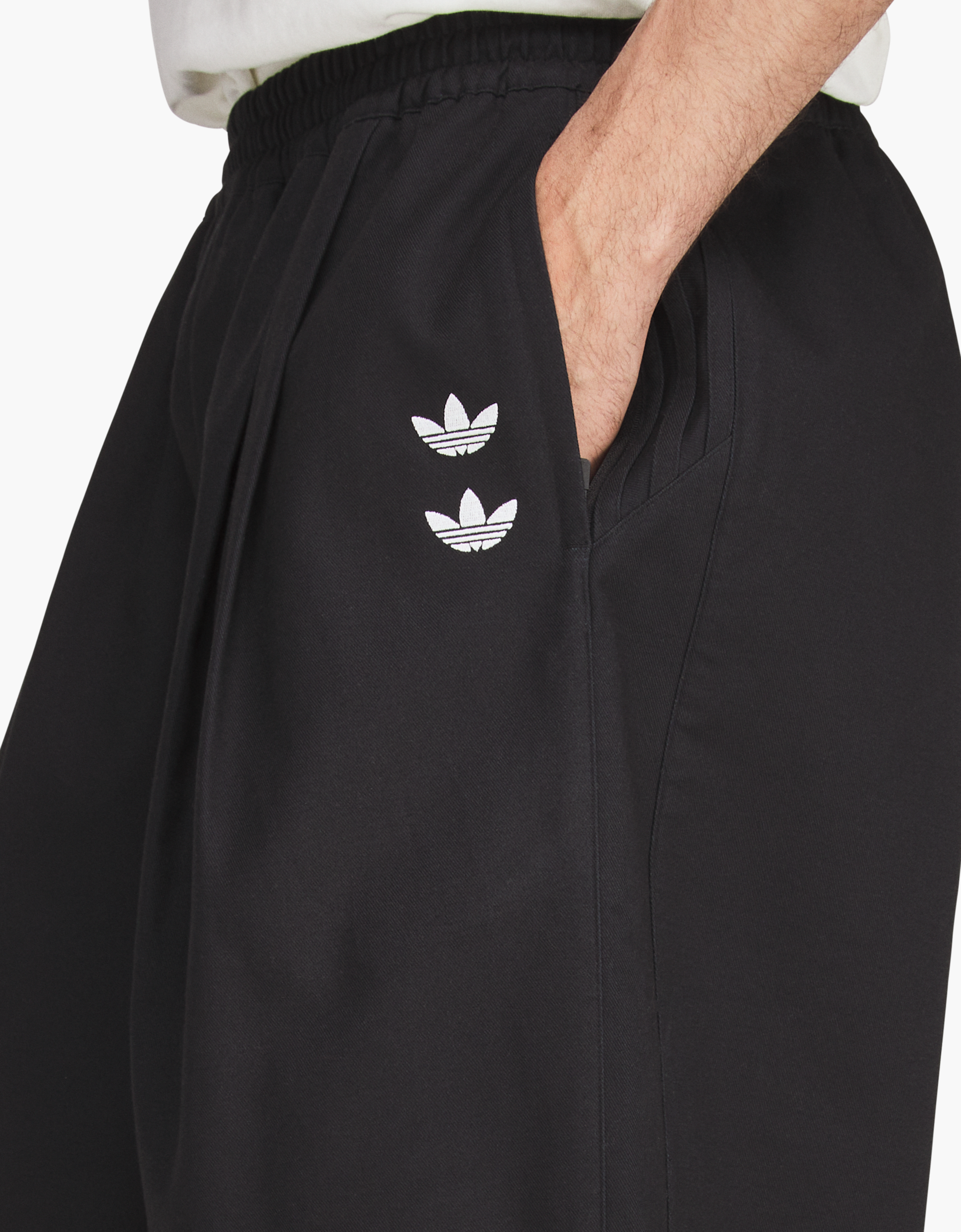 Bermudas "CHAVARRIA ESCUDO" - aWC