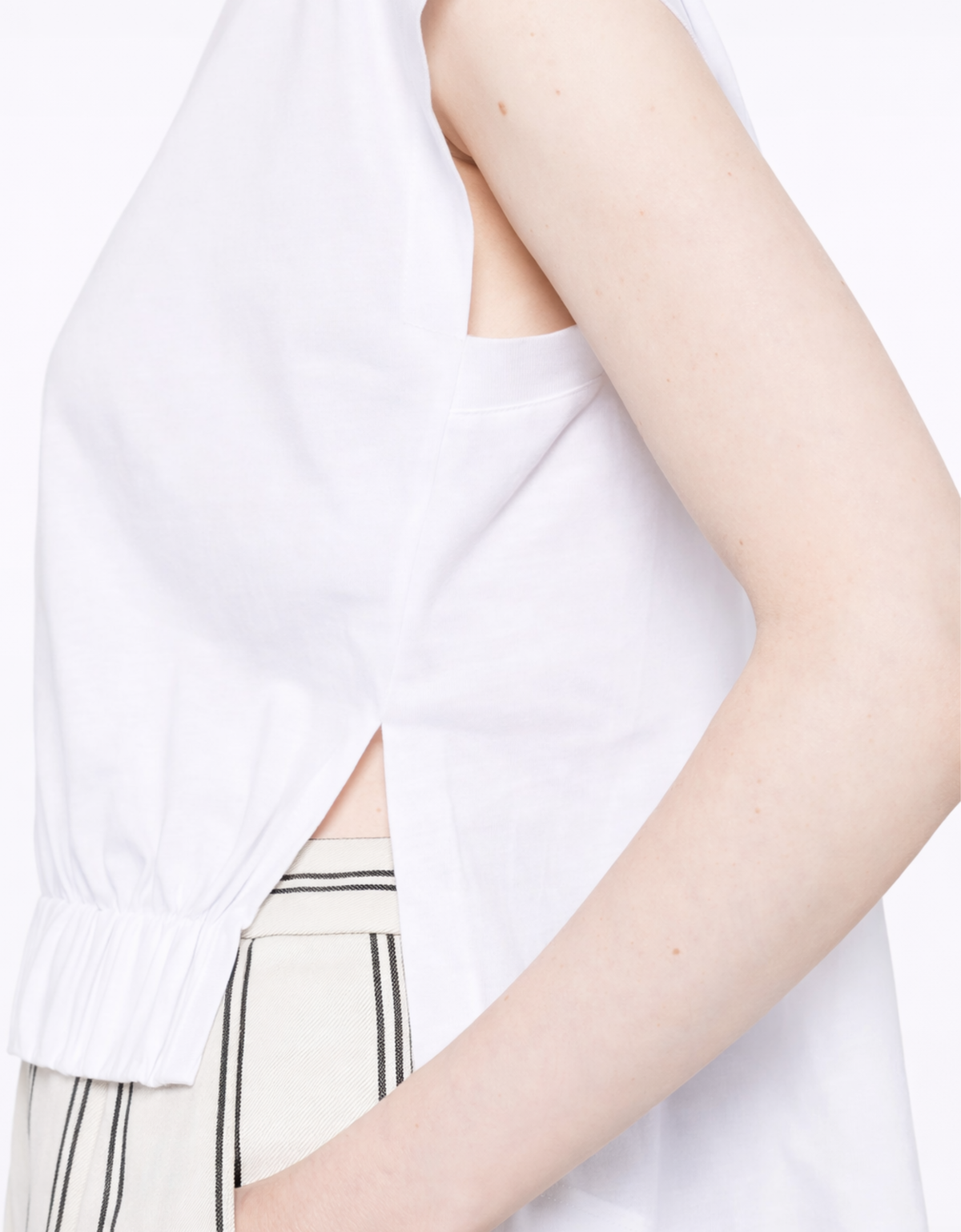 Camiseta fruncida cuello V – vista 6