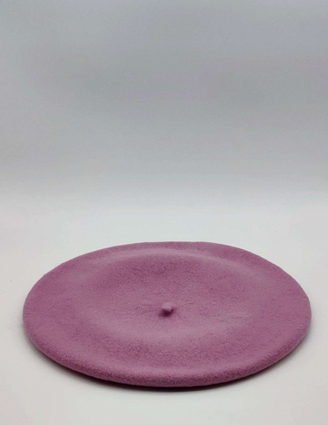 Boina para mujer ELOSEGUI, estilo clásico con tela de lana en color negro, diseñada para un look elegante y sofisticado.