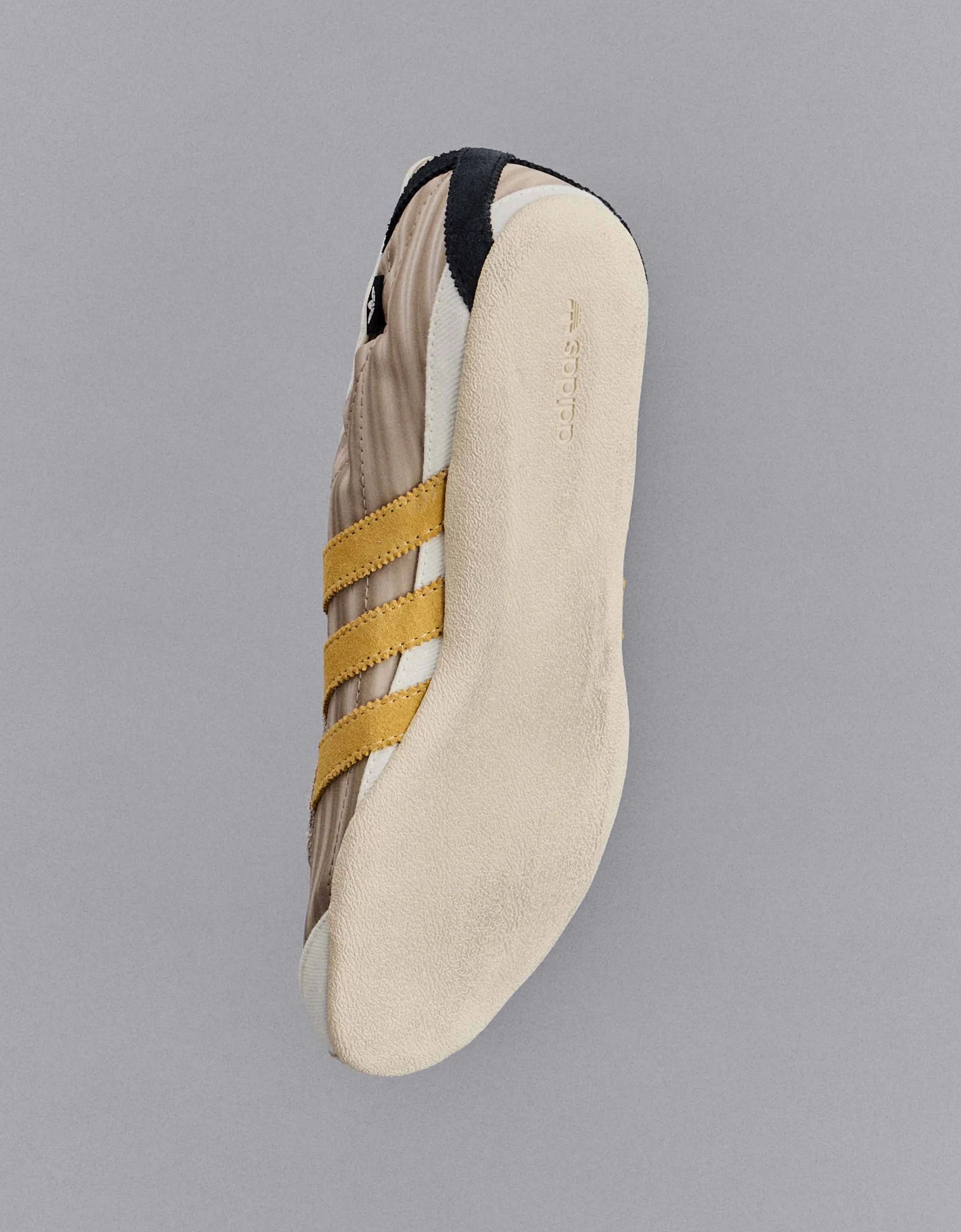 Zapatilla "Tokyo" Beige - ADIDAS X SFTM