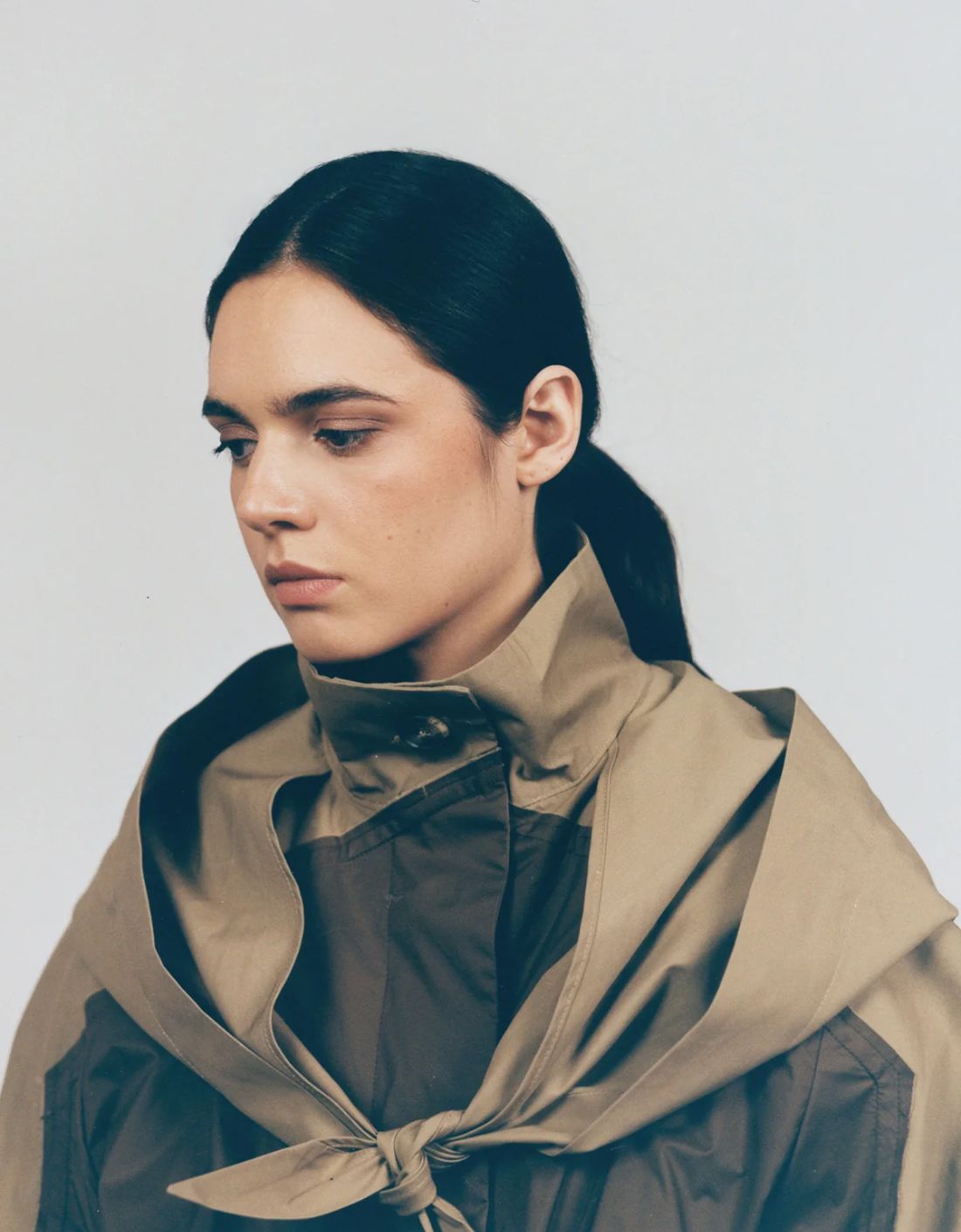 Chaqueta trench con capucha