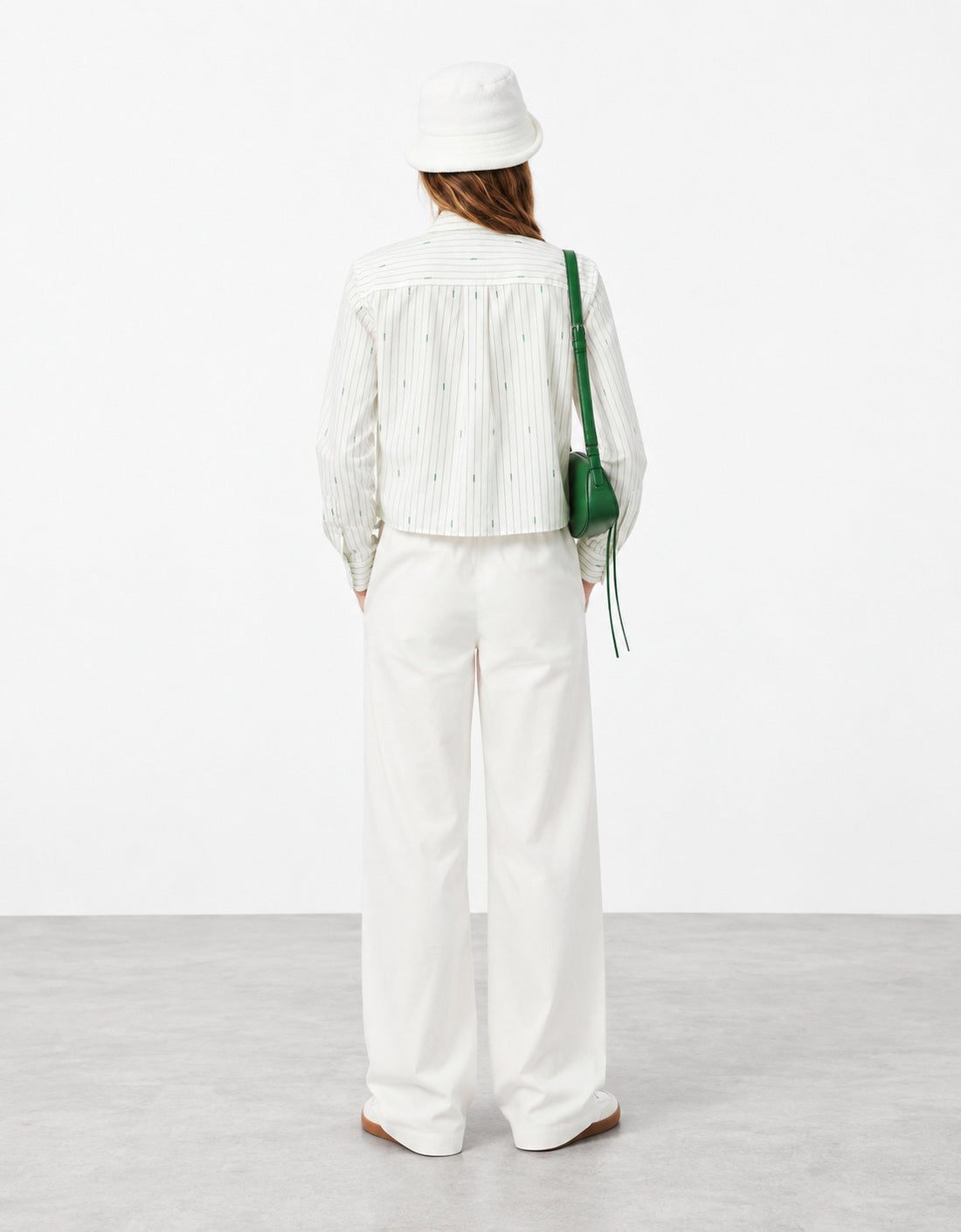 CF5059 4IU camisa blanco y verde vista trasera