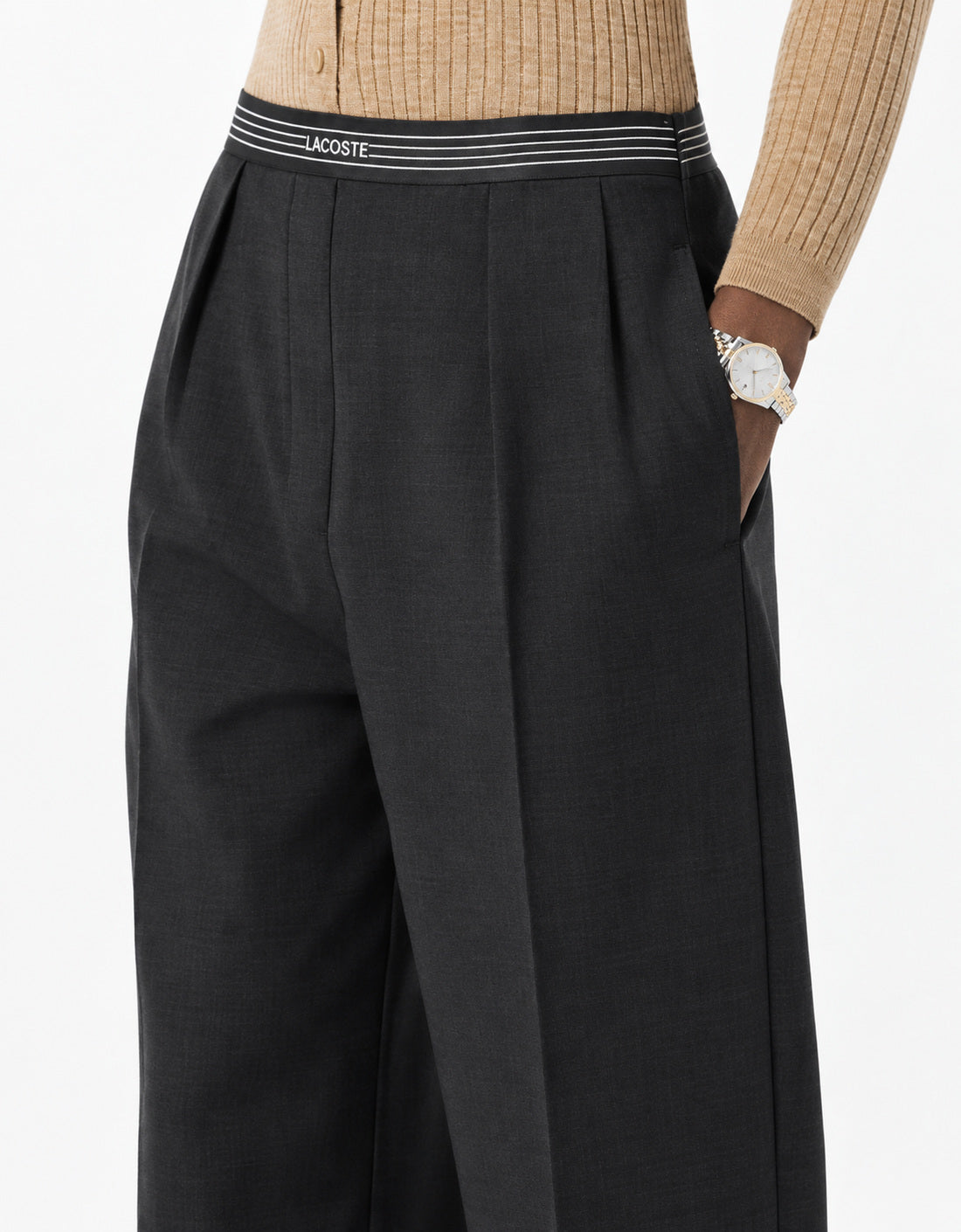 HF9162 EL6 pantalón gris detalle de cintura y pinzas