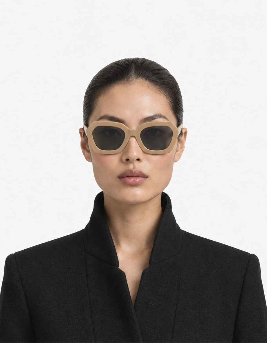 Gwen Almond — KOM-S10526 — portrait-front editorial