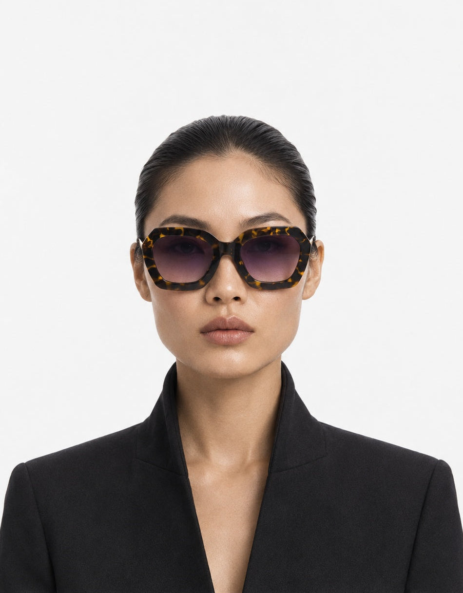 Gwen Metal Tawny Gleam — KOM-S10532 — portrait-front editorial