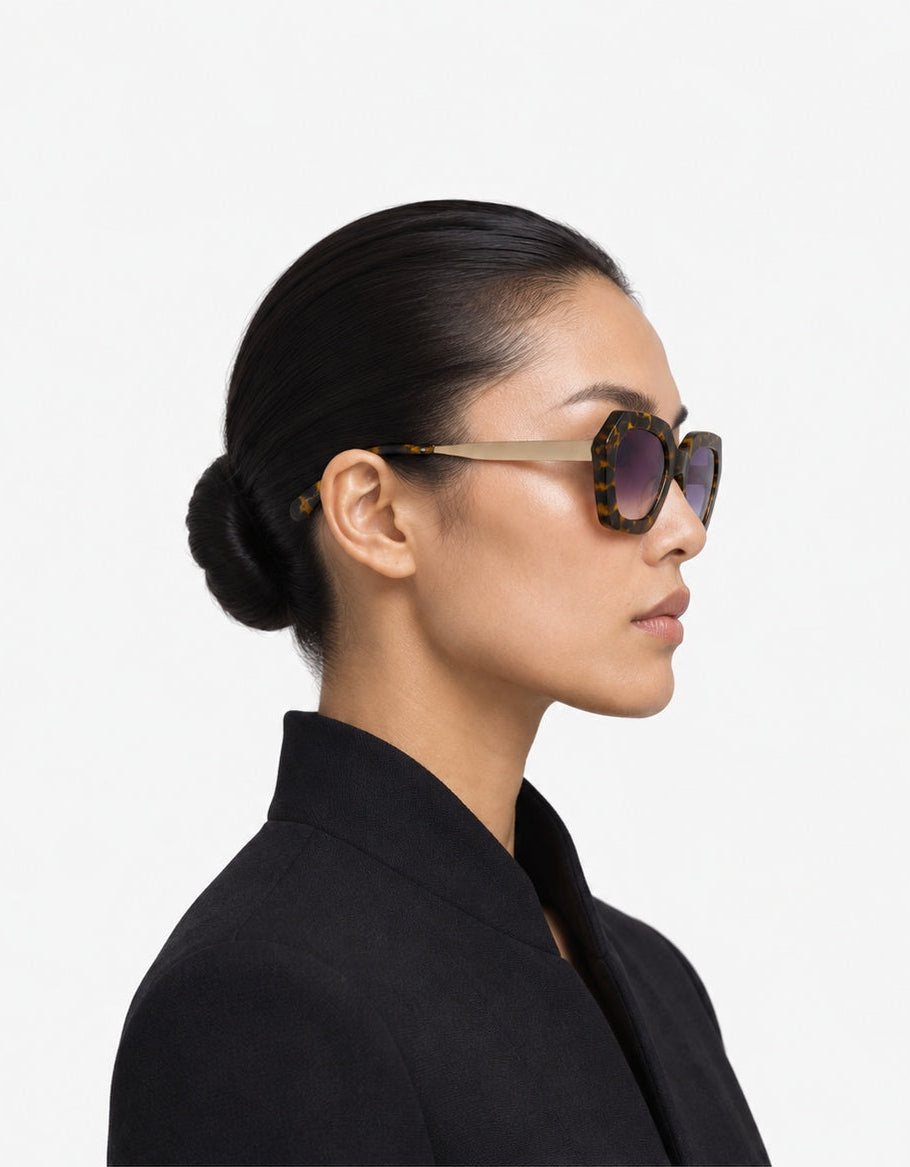 Gwen Metal Tawny Gleam — KOM-S10532 — portrait-profile editorial