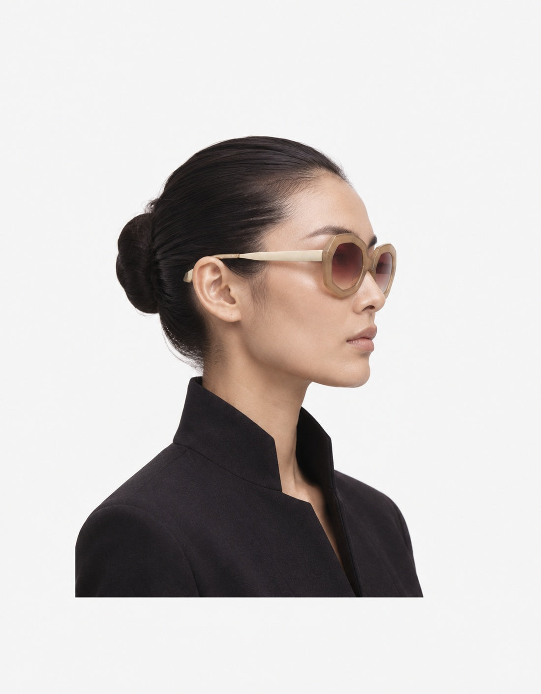 Amy Metal Sahara White Gold — KOM-S10557 — portrait-profile editorial