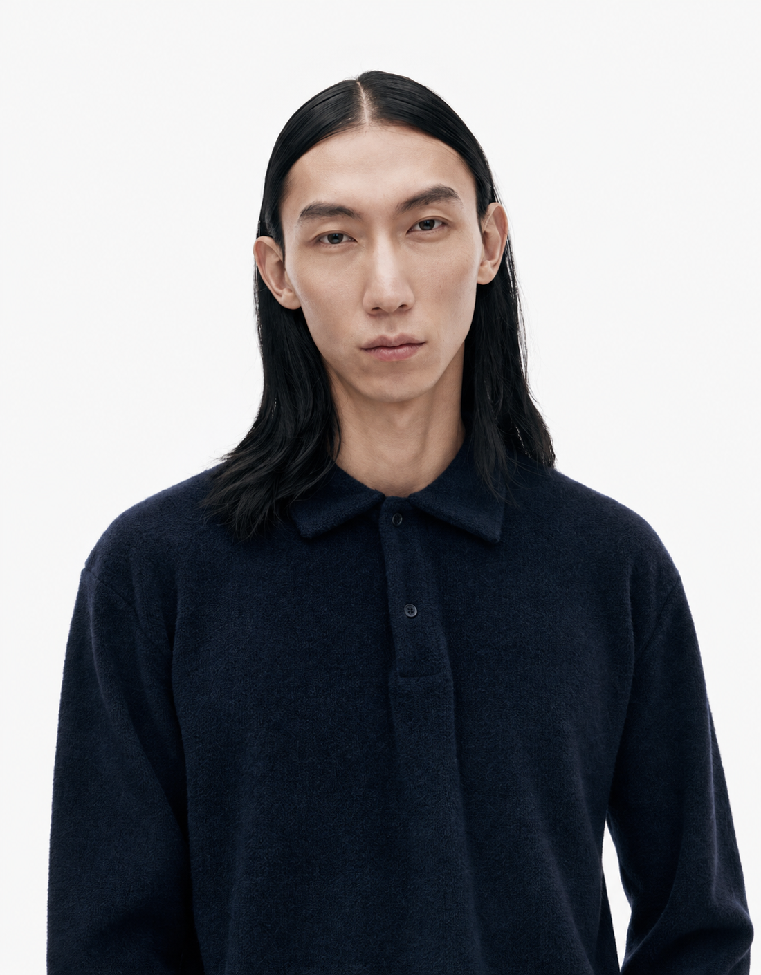 UNFEIGNED Wool Polo — azul marino oscuro — detalle
