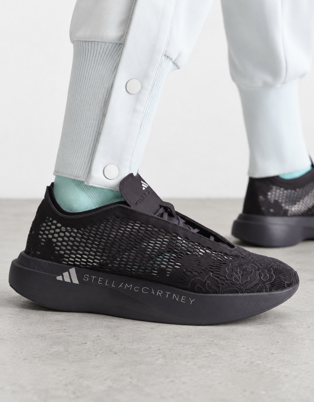 KK4222 | Negro | adidas-black-detail