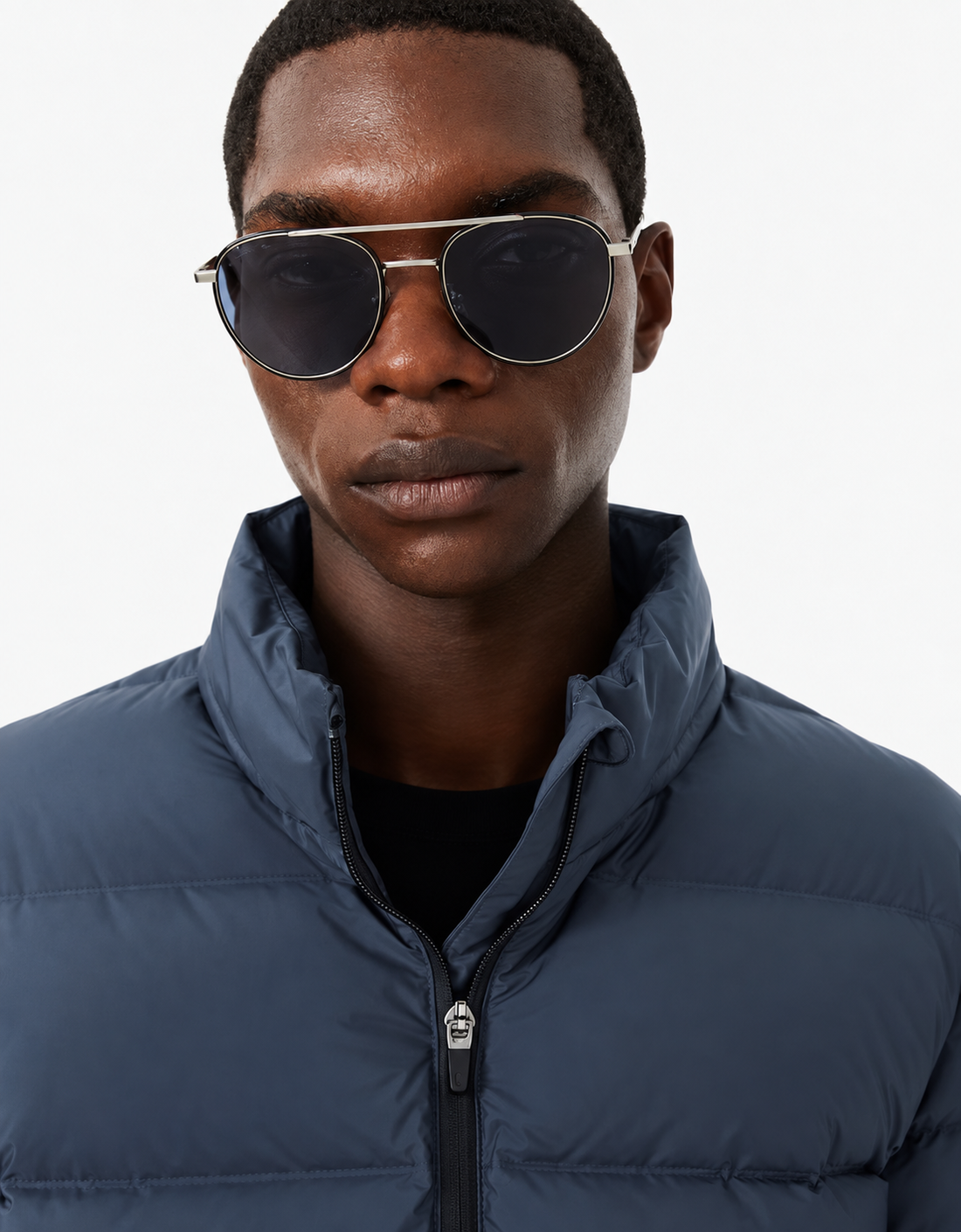 Chaqueta plumón Commuter BH8691 gris oscuro detalle sobre modelo
