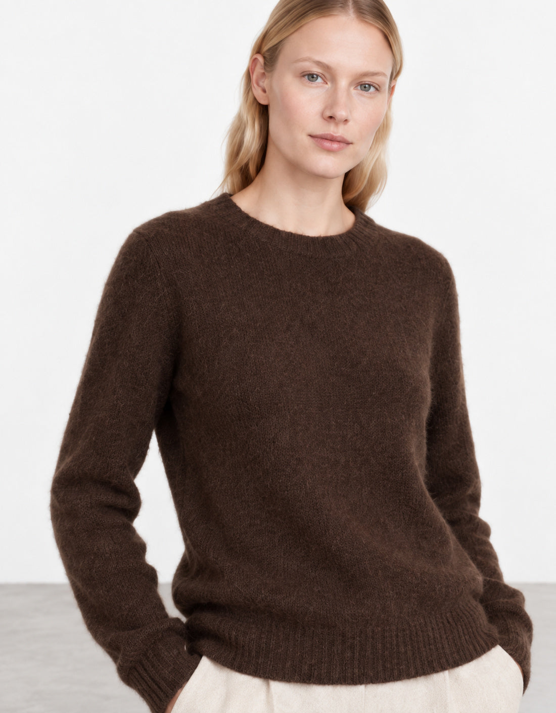 Jersey lana y cashmere cepillado "Cellula" marrón oscuro, detalle
