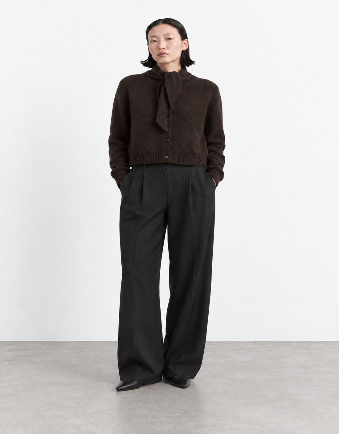 Cárdigan lana y cashmere con lazada "Palo" marrón oscuro, vista frontal