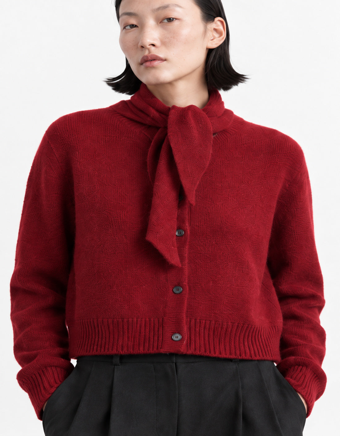 Cárdigan lana y cashmere con lazada "Palo" rojo, detalle