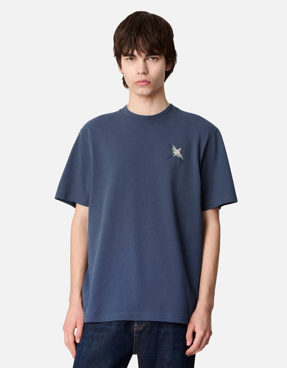 Camiseta "Micro Bee Bird" Gris humo – detalle